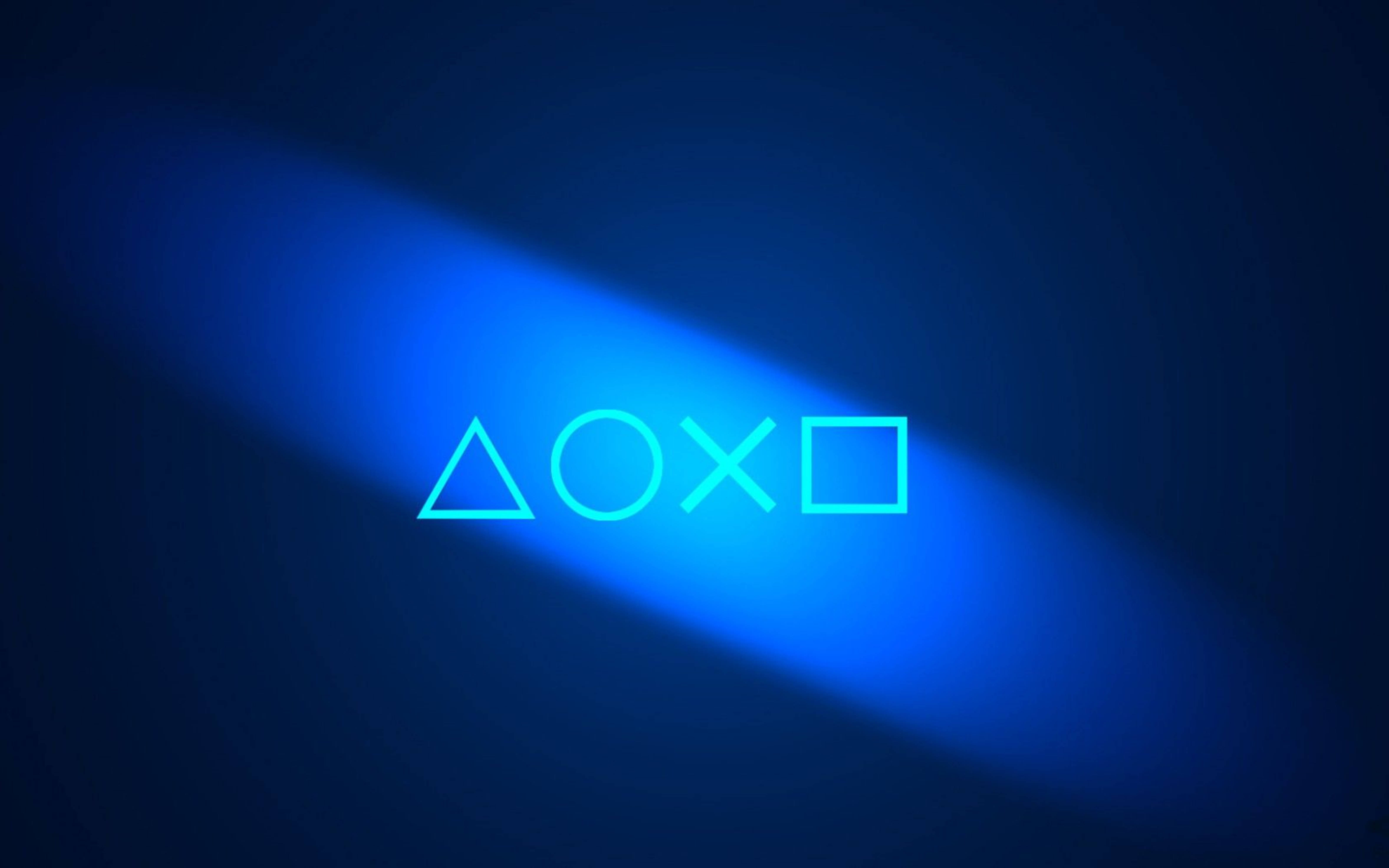 藍色單色主題 4K PS4 壁紙 — 發光的藍色PlayStation控制器符號在帶有柔和光線的深色漸變背景上閃耀。