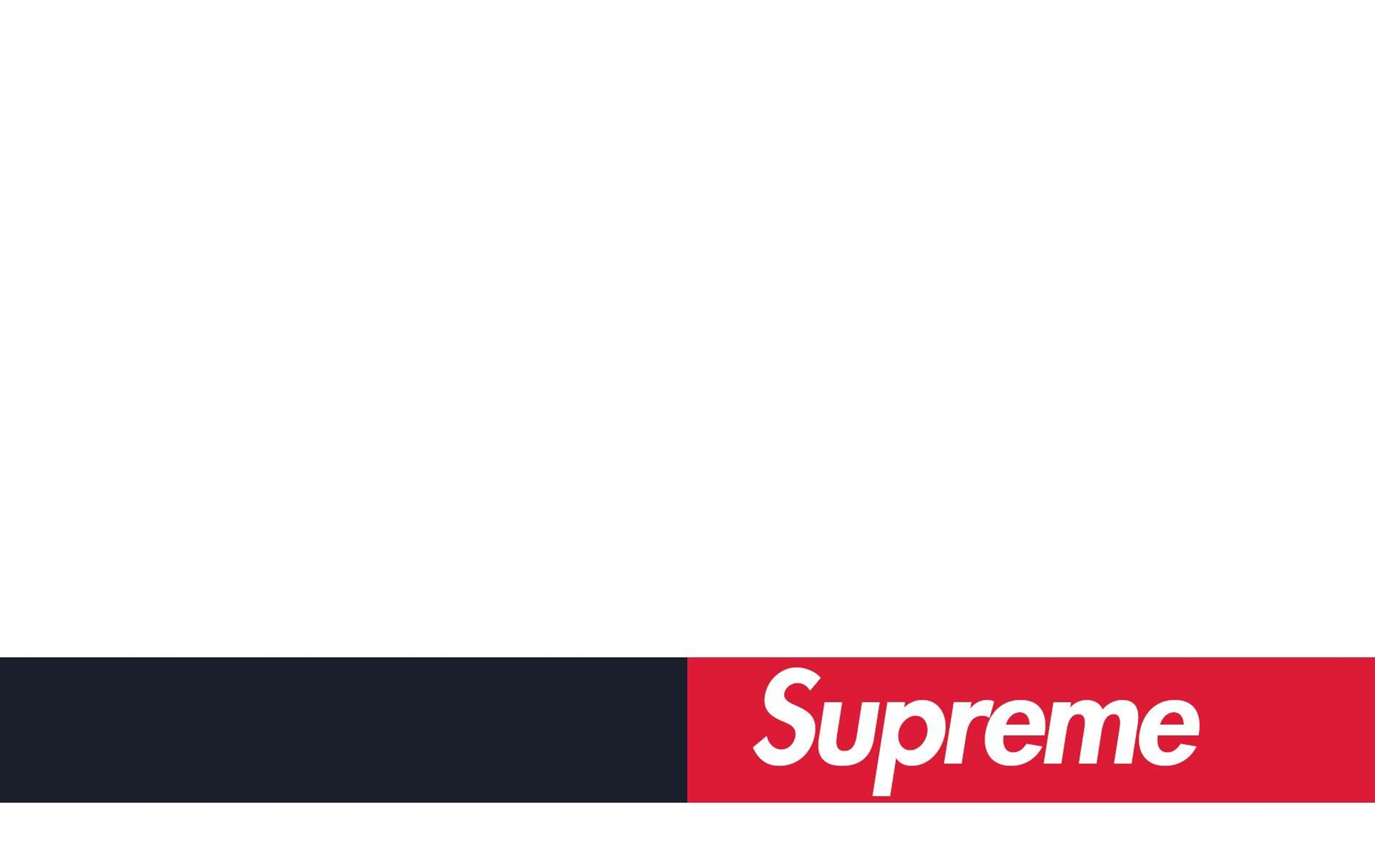 紅黑配色 4K Supreme 標誌 壁紙 — 極簡風格壁紙，白色文字Supreme標誌位於紅色和黑色水平條上，背景為純白色。