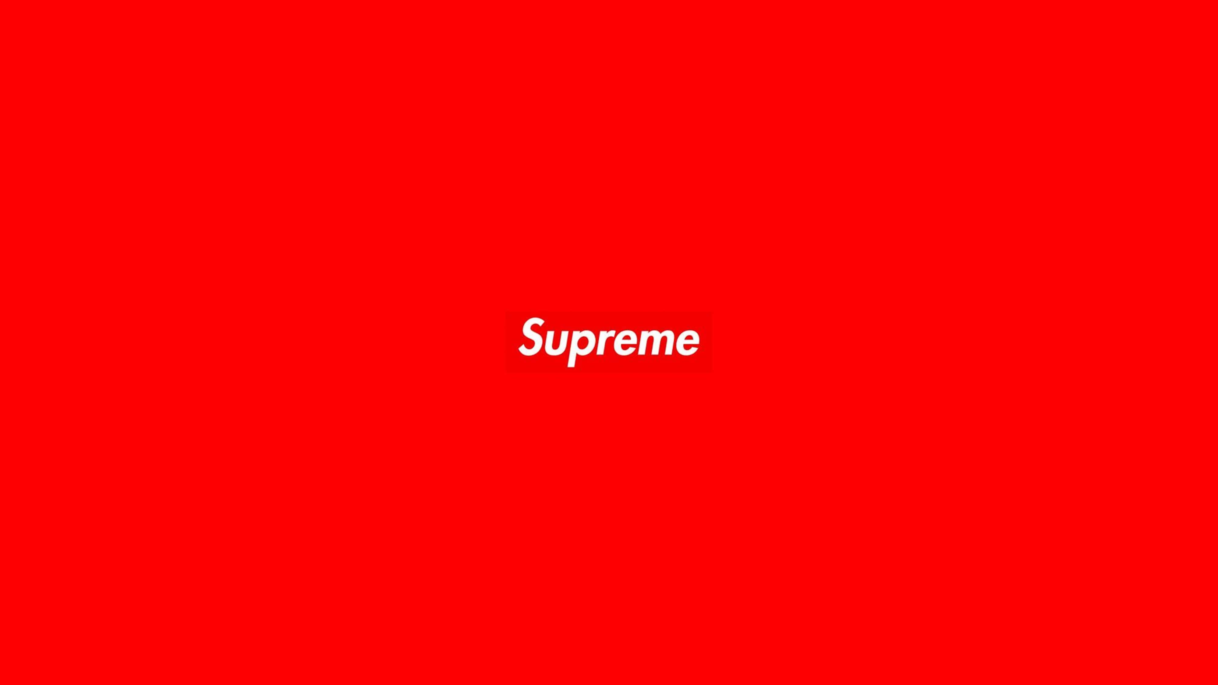 4K Supreme 小白標誌 壁紙 — 大膽的白色Supreme標誌居中於純紅色背景上，無其他元素。