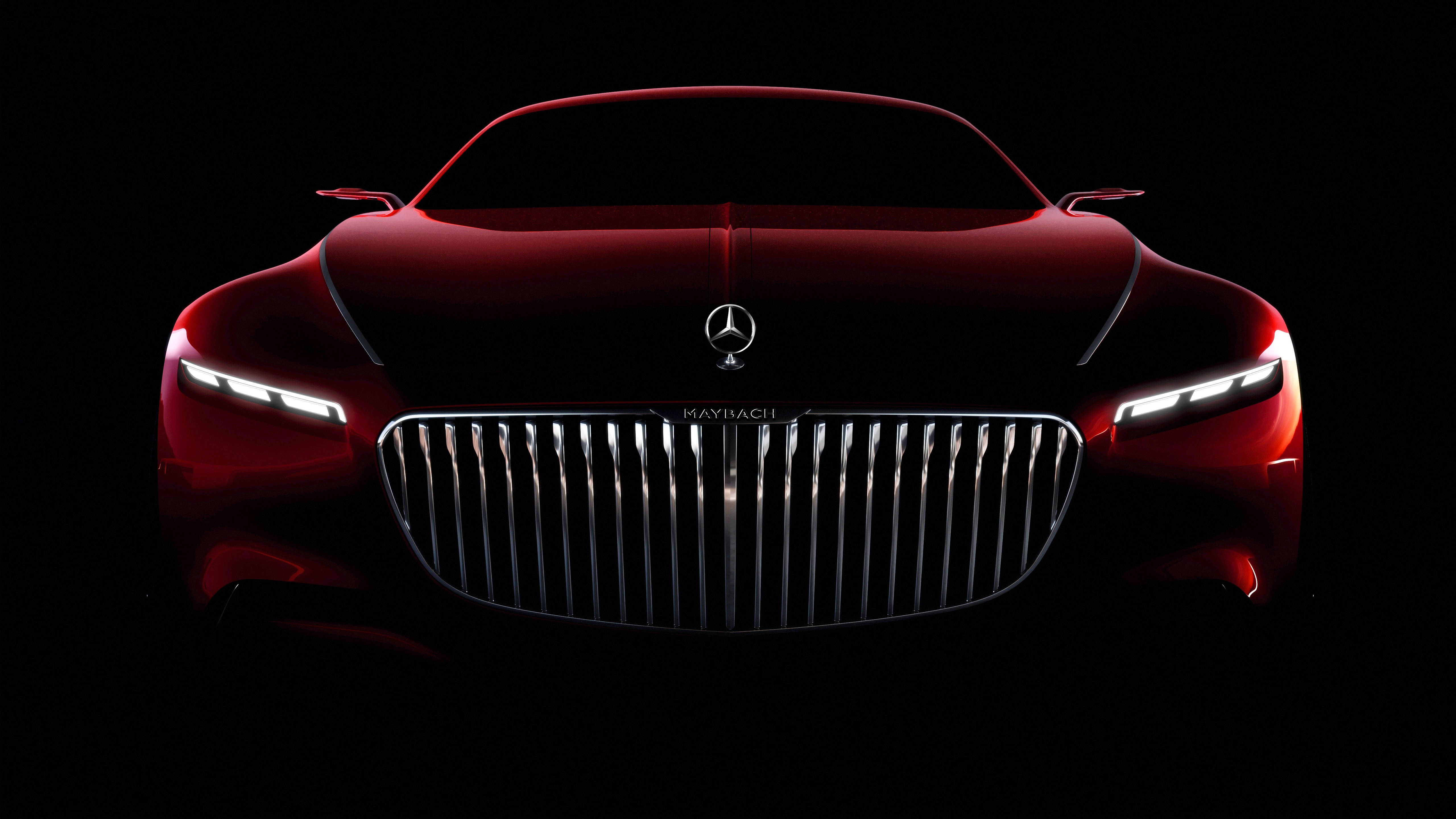 4K 梅賽德斯-奔馳 Maybach 6 壁紙 — 一輛時尚的紅色Maybach概念車在漆黑背景下閃耀著銳利的車頭燈。