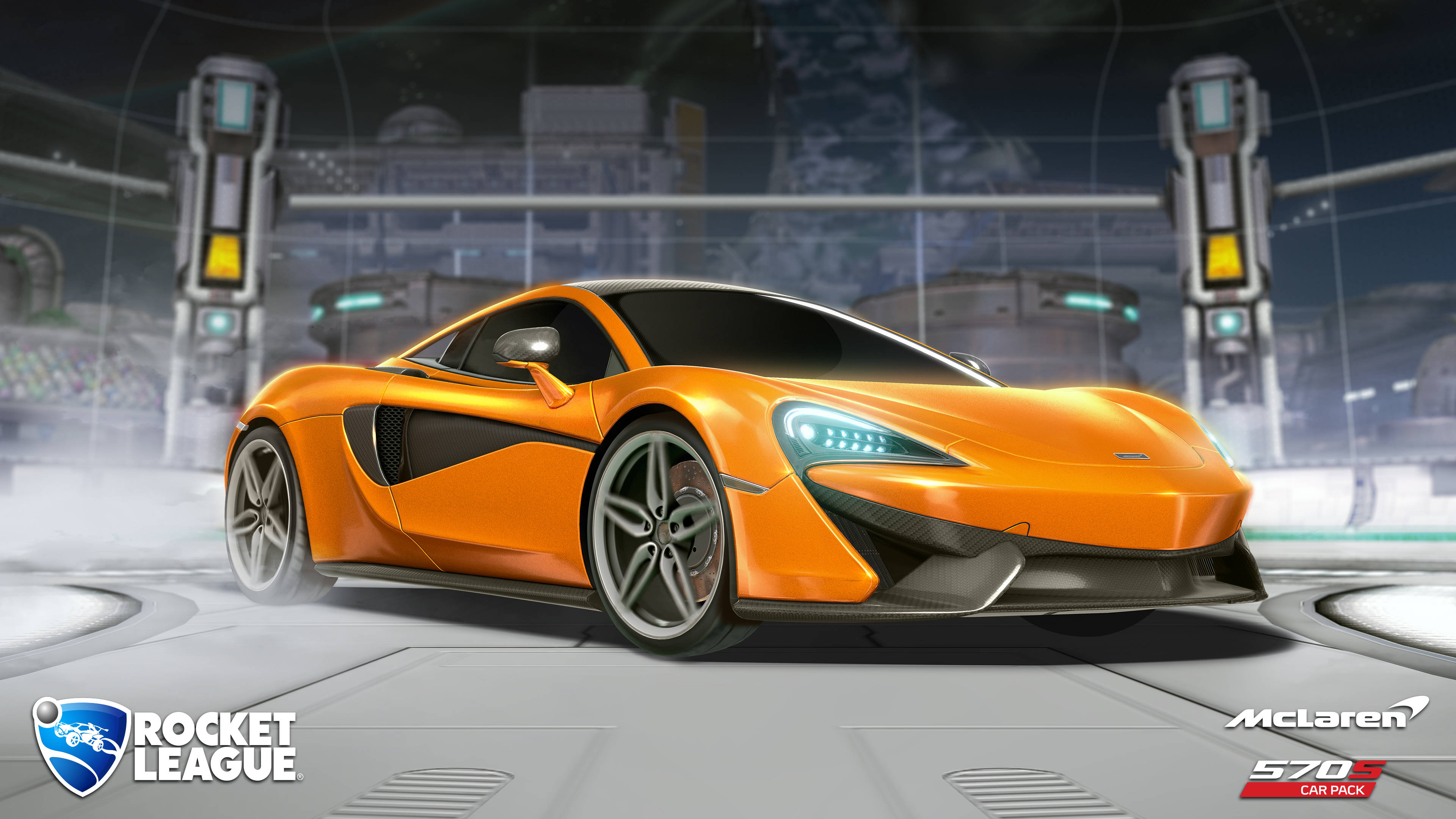 4K 火箭聯賽 McLaren 570s 壁紙 — 一輛充滿活力的橙色McLaren 570跑車在未來風格的遊戲競技場中，在霓虹燈下閃閃發光。