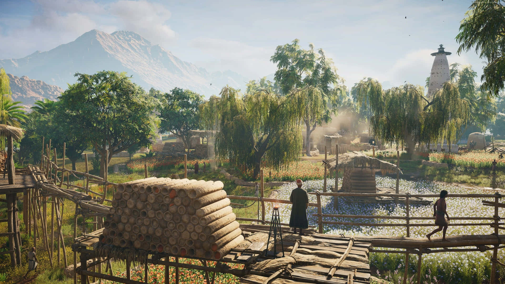 古村有木製步道和塔，被綠樹和山環繞。