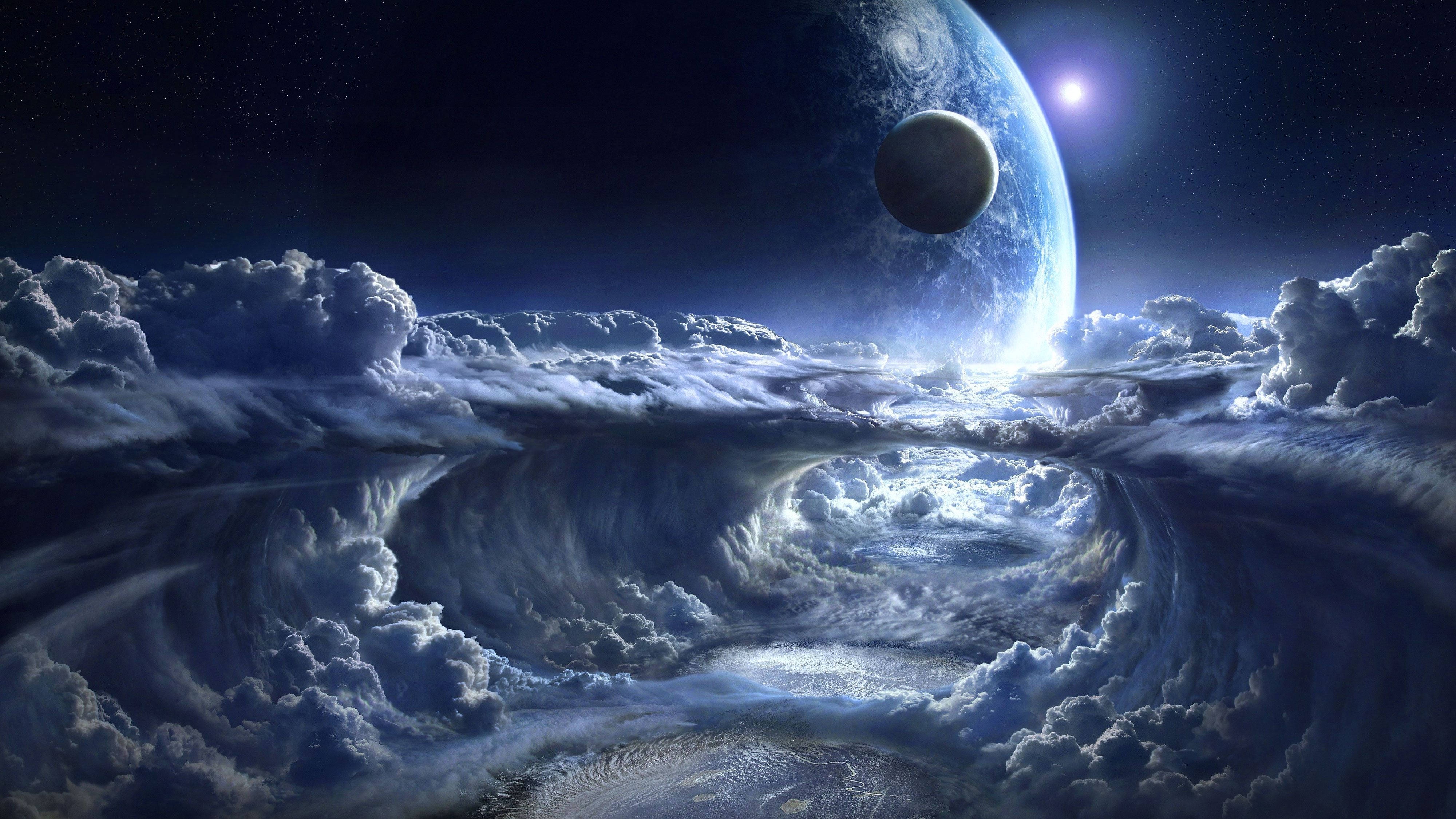 4K電腦外星行星 壁紙 — 一個宇宙場景，在繁星點點的天空下，發光的行星和月亮下方有旋轉的雲層。