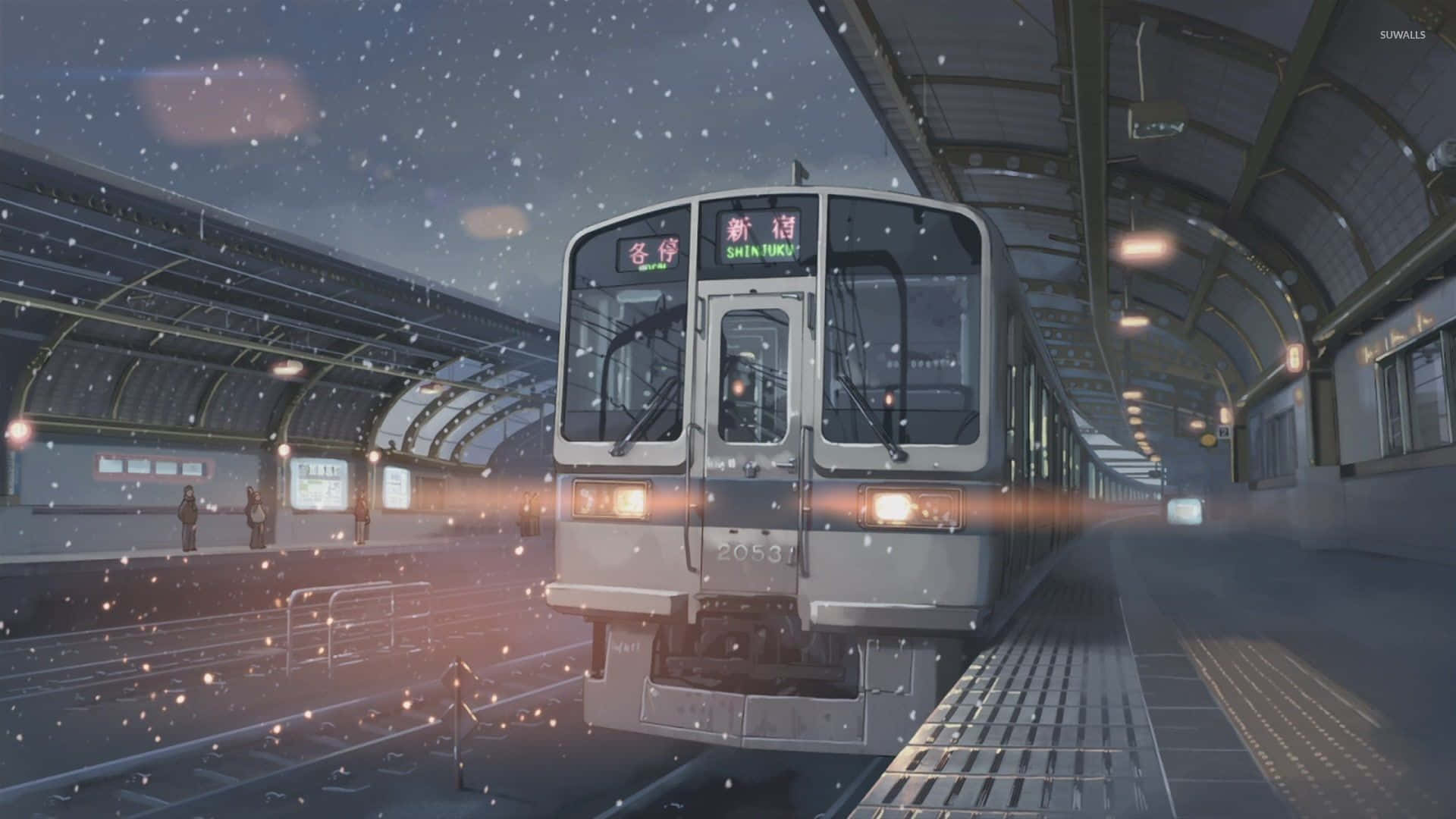 星空下，積雪車站的銀色火車與發光燈光。