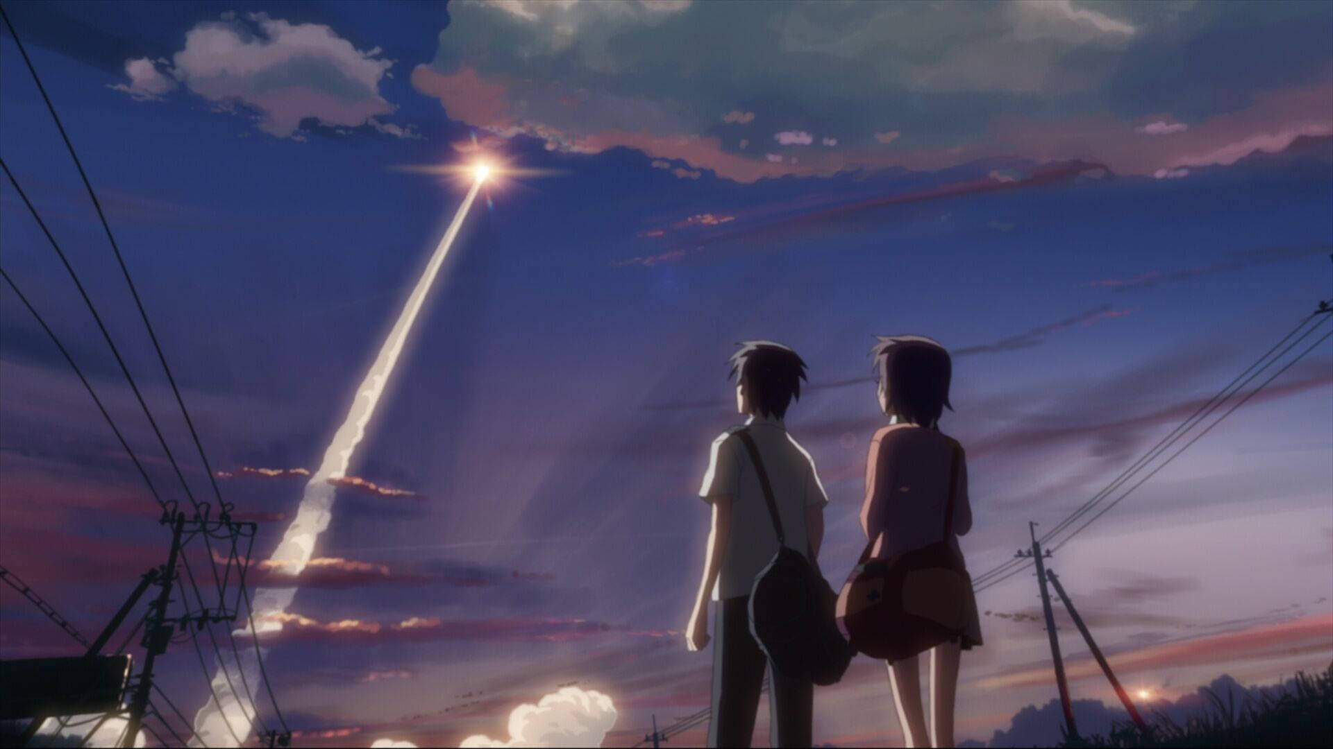 《5厘米/秒》浪漫動畫場景 壁紙 — 兩個動畫青少年仰望，一顆明亮的流星劃過塗有紫色和粉色雲彩的暮色天空。