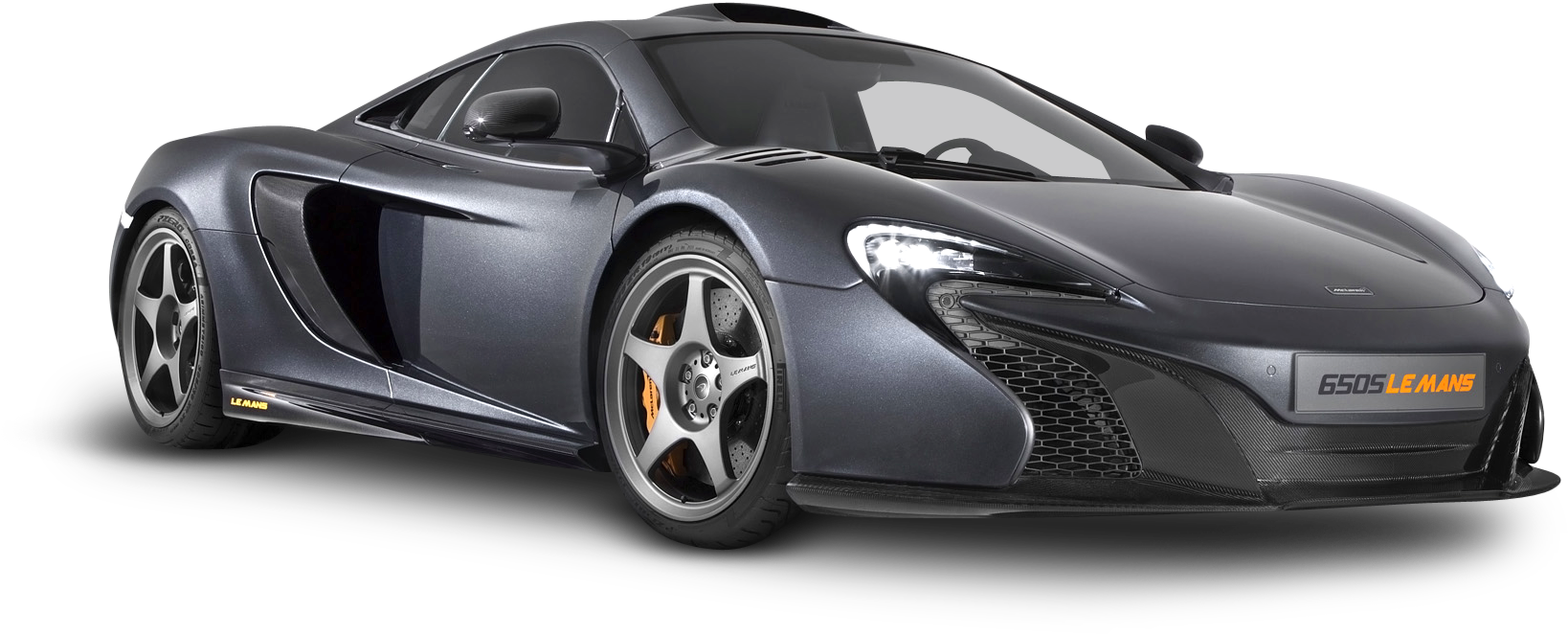 麥拉倫650S Le Mans版側面視圖 壁紙 — 一輛時尚的啞光灰色McLaren 650S Le Mans跑車，配備橙色制動卡鉗和銀色輪圈，背景為黑色。