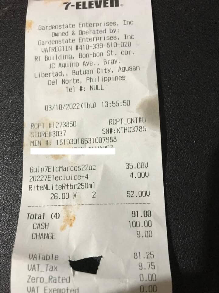 7-Eleven收據 壁紙 — 一張皺巴巴的7-Eleven收據，顯示購買詳情和菲律賓商店資訊，背景為深色紋理。
