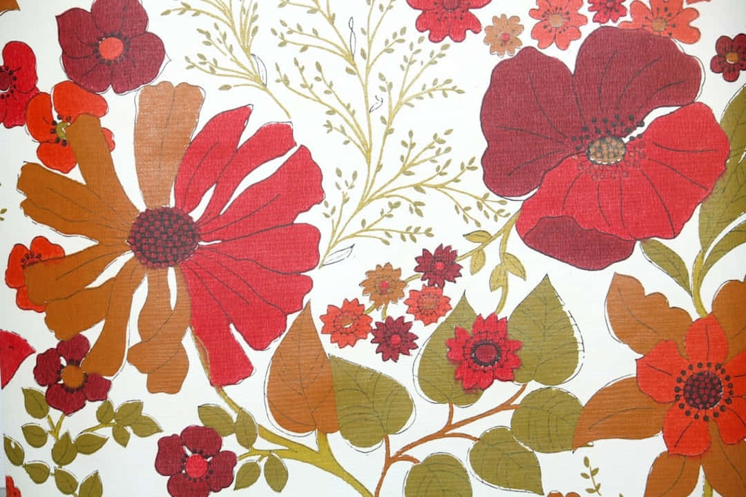 復古紅色70年代花卉設計 壁紙 — 鮮豔的紅色和橙色花卉圖案，帶有綠色葉子，在白色紋理背景上。