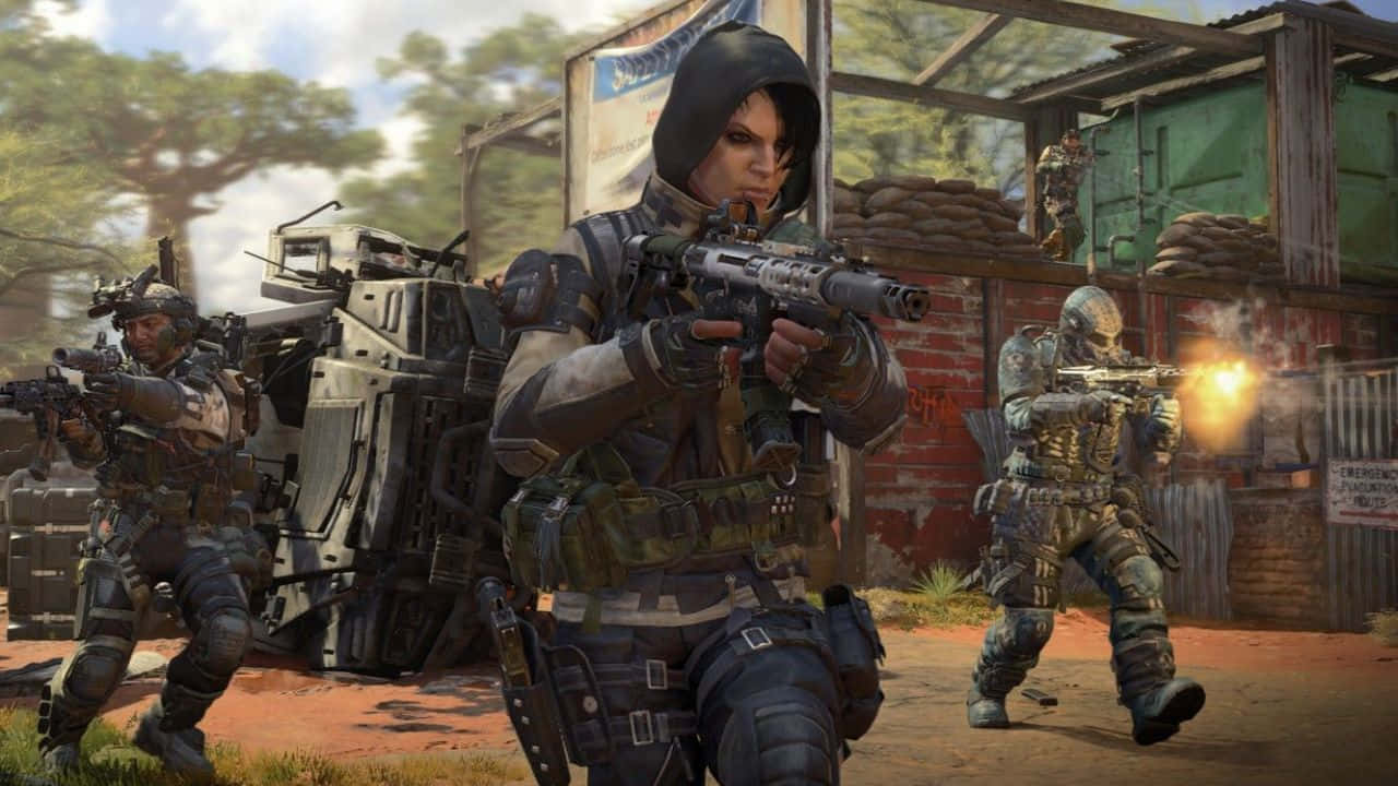 以720p高畫質掌握戰爭藝術，《決勝時刻：黑色行動4》 壁紙 — 三名身穿戰術裝備的士兵在塵土飛揚的戶外戰鬥區域開火，現場有一輛受損的裝甲車和沙袋路障。
