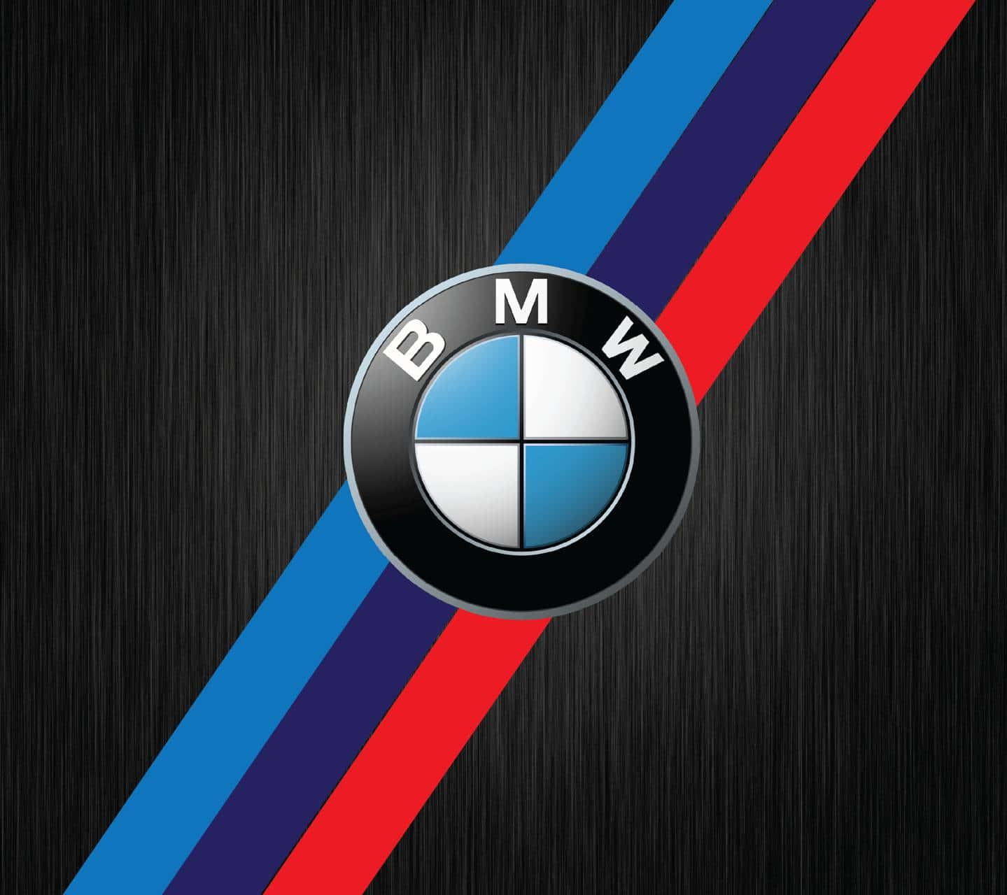 BMW 標誌搭配拉絲金屬背景上的賽車條紋