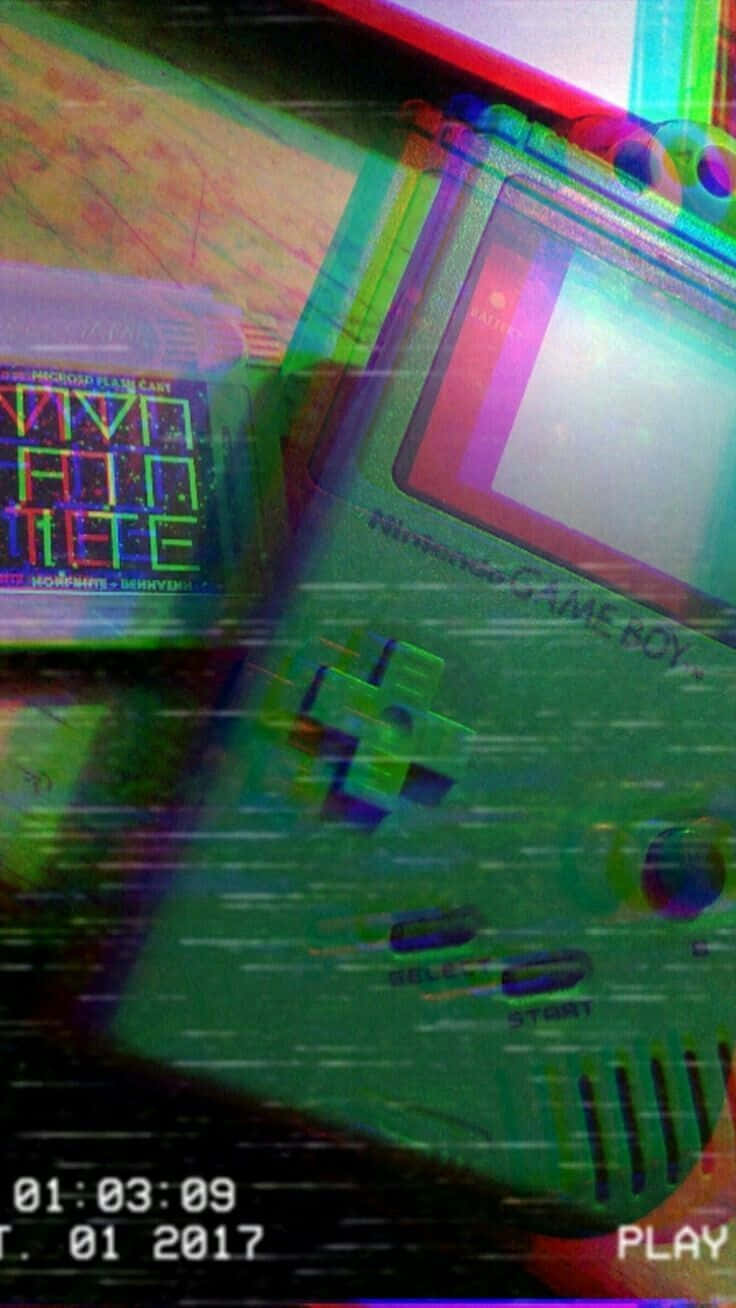 80年代美學 iPhone 破壞遊戲主畫面 壁紙 — 一部扭曲的復古 Game Boy，帶有故障效果和數位時鐘疊加層，呈現鮮豔的霓虹色彩。