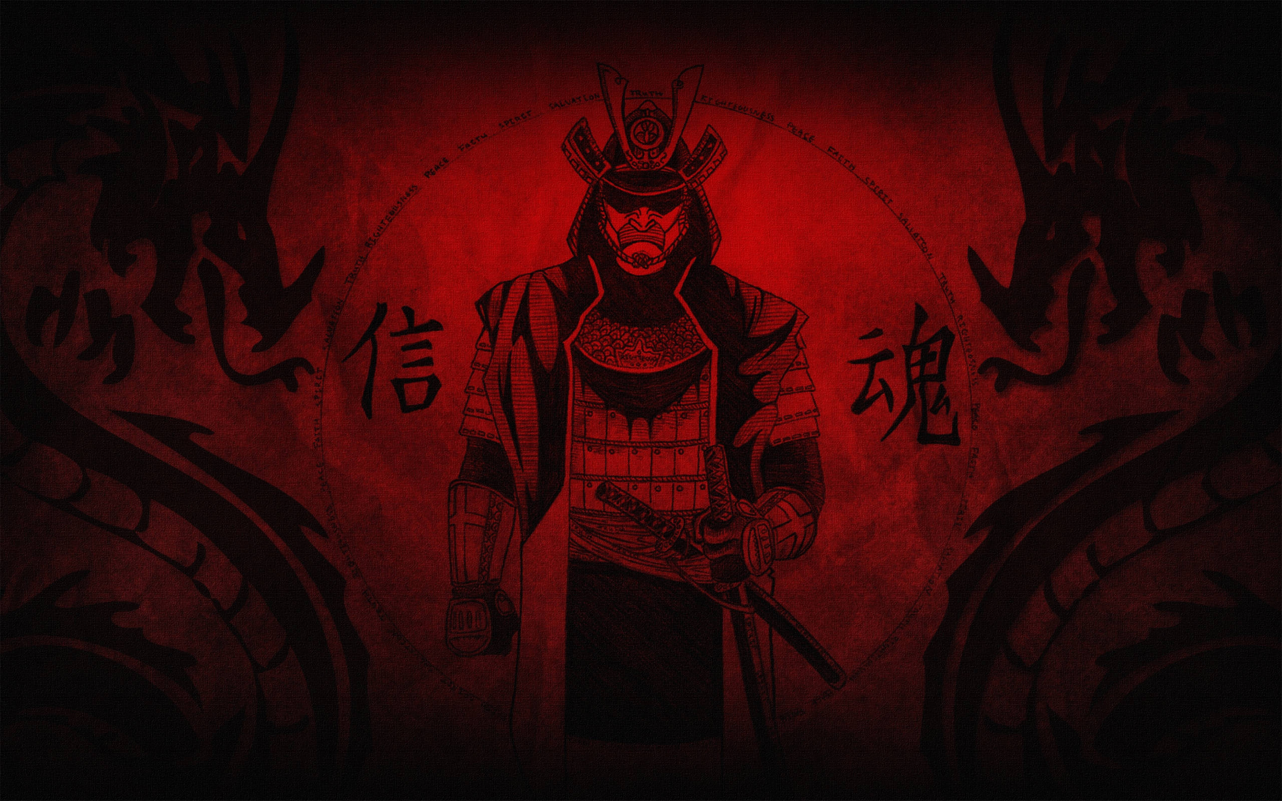 8K 武士身著單色紅甲 壁紙 — 一位身穿暗色鎧甲的嚴肅武士戰士，站在血紅色紋理背景前，兩側有龍和漢字。