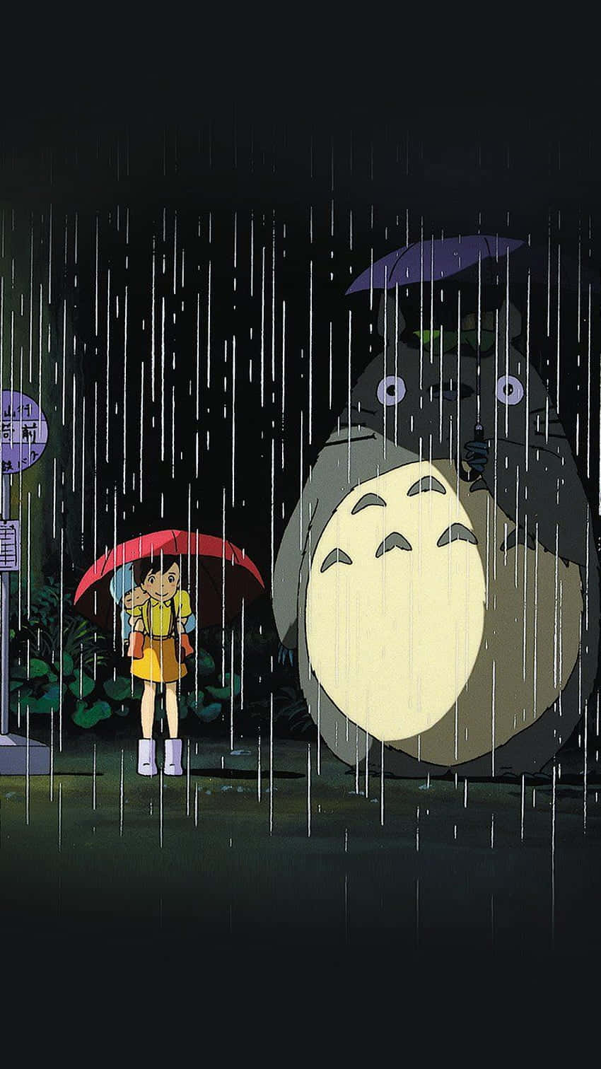 女孩和龍貓在雨傘下共享一個雨夜