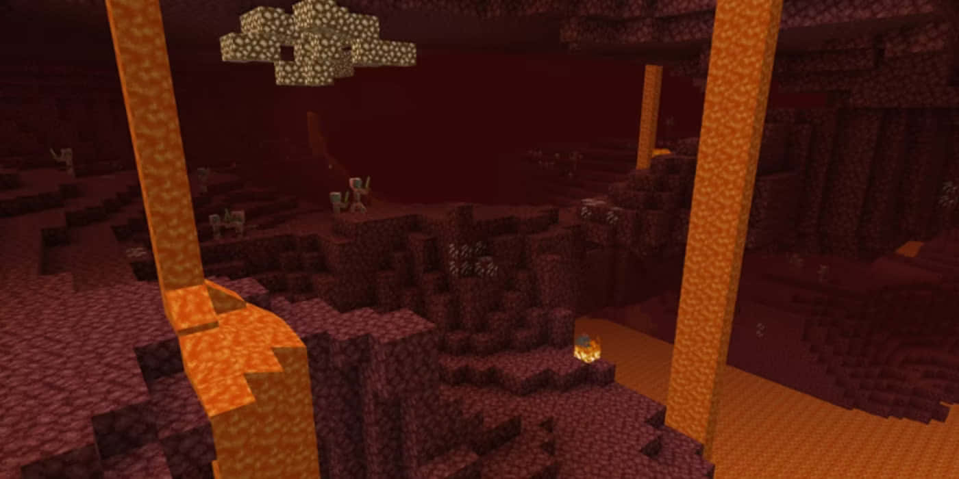  壁紙 — 一個方塊狀的 Minecraft 地獄景觀，有發光的熔岩流和鋸齒狀的深紅地形，在深紅色的天空下。