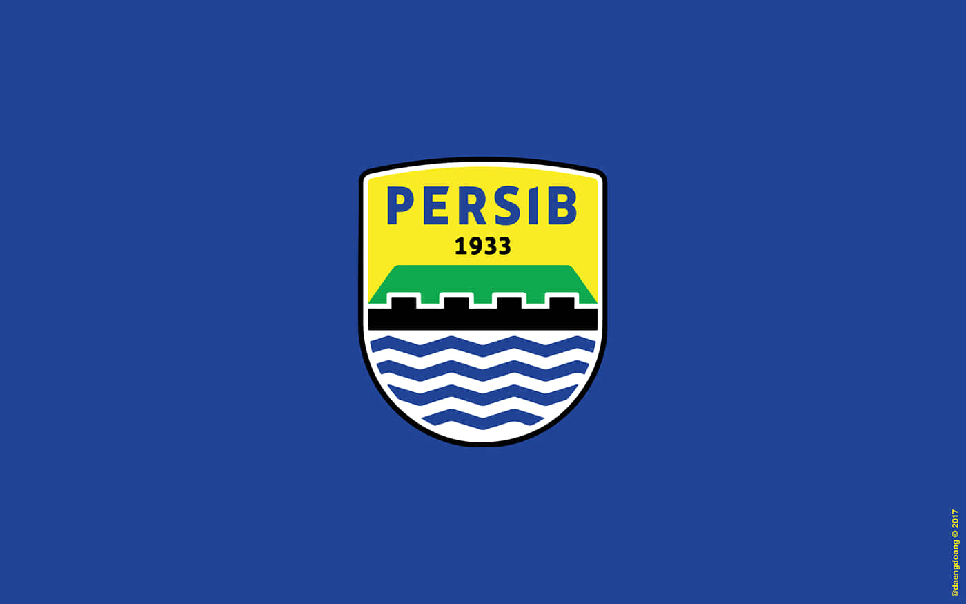  壁紙 — 大膽的藍色背景上有一個盾牌標誌，上面有「PERSIB 1933」字樣，位於綠色山丘、黑色城垛和藍色波浪水面上方。