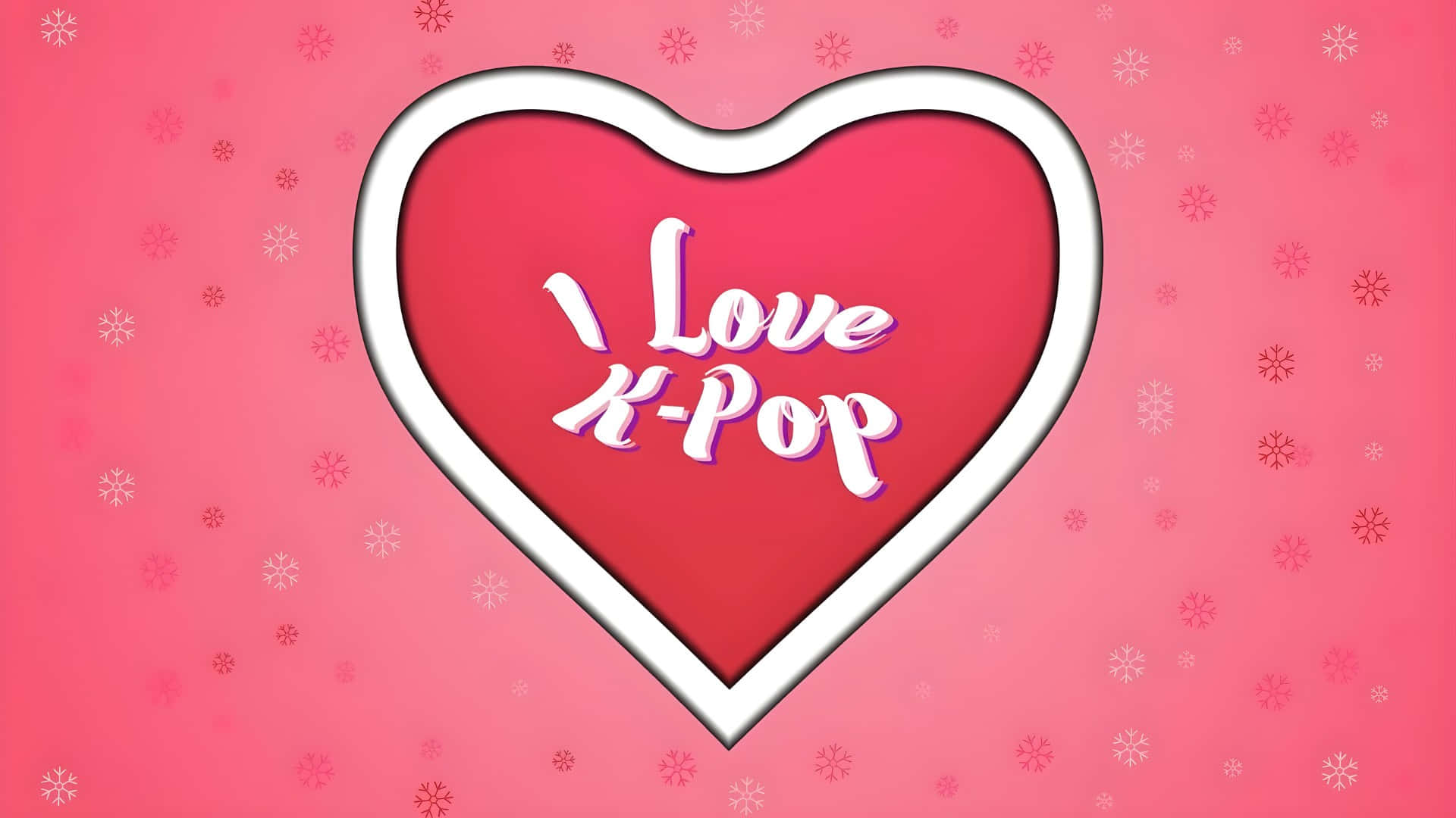  壁紙 — 一個帶有白色邊框和「I Love K-POP」文字的醒目紅色心形，漂浮在散落雪花圖案的粉紅色背景上。