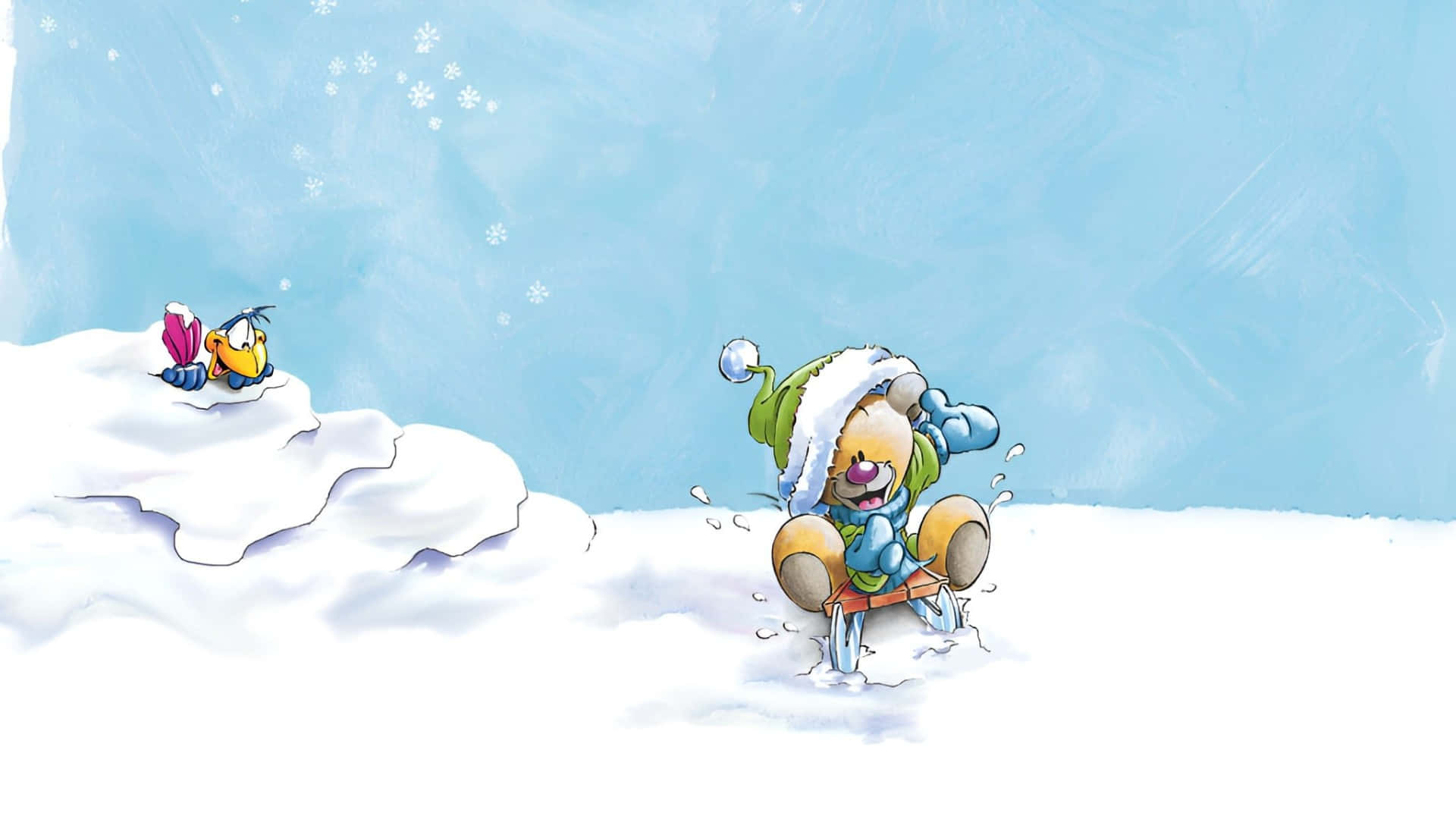  壁紙 — 一隻開心的卡通熊從雪坡上坐雪橇滑下，一隻小鳥在雪堆旁觀看，背景是淺藍色天空和飄落的雪花。