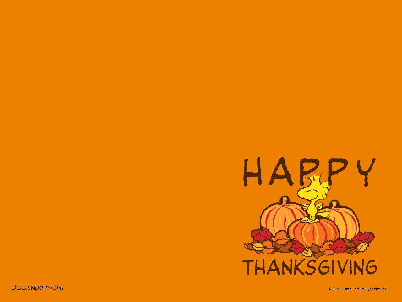 史努比鳥坐在南瓜上，有秋葉和「Happy Thanksgiving」字樣。
