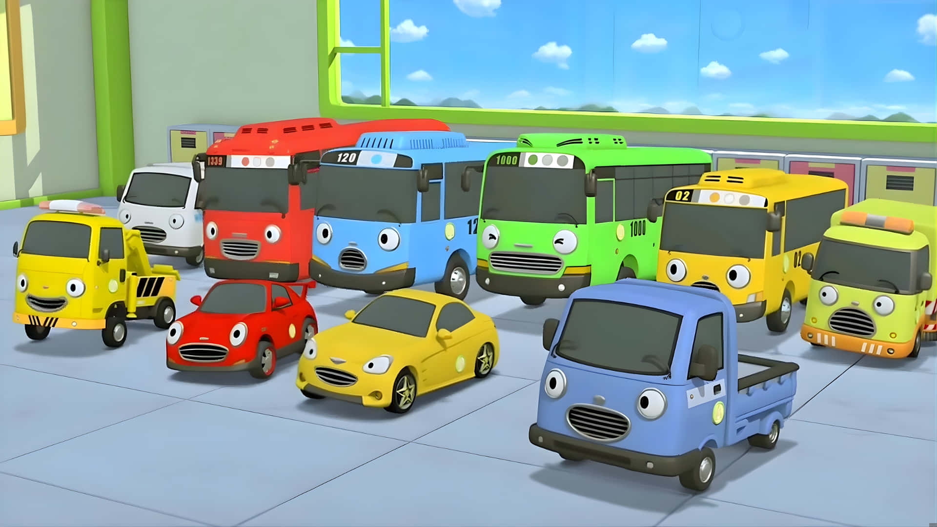  壁紙 — 一排色彩繽紛、帶有友善面孔的卡通車輛，在晴朗的天空下停放在明亮的車庫內。
