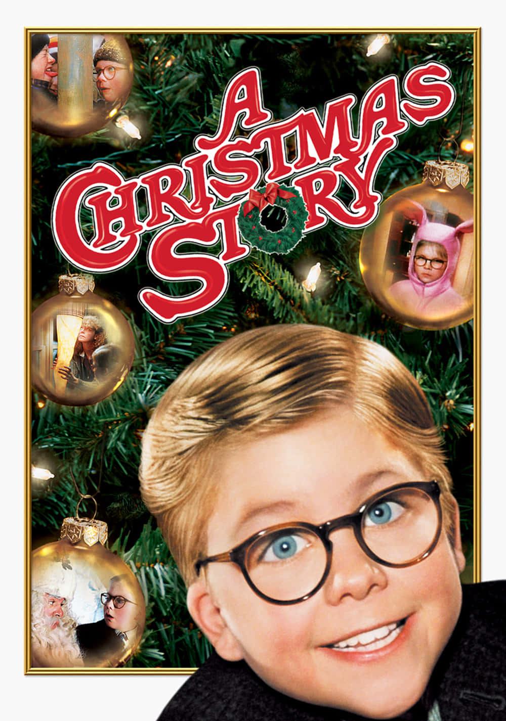 《A Christmas Story》Ralphie Parker海報 壁紙 — 一個戴眼鏡的小男孩在聖誕樹背景下燦爛地微笑，樹上裝飾著展示電影關鍵角色的飾品。