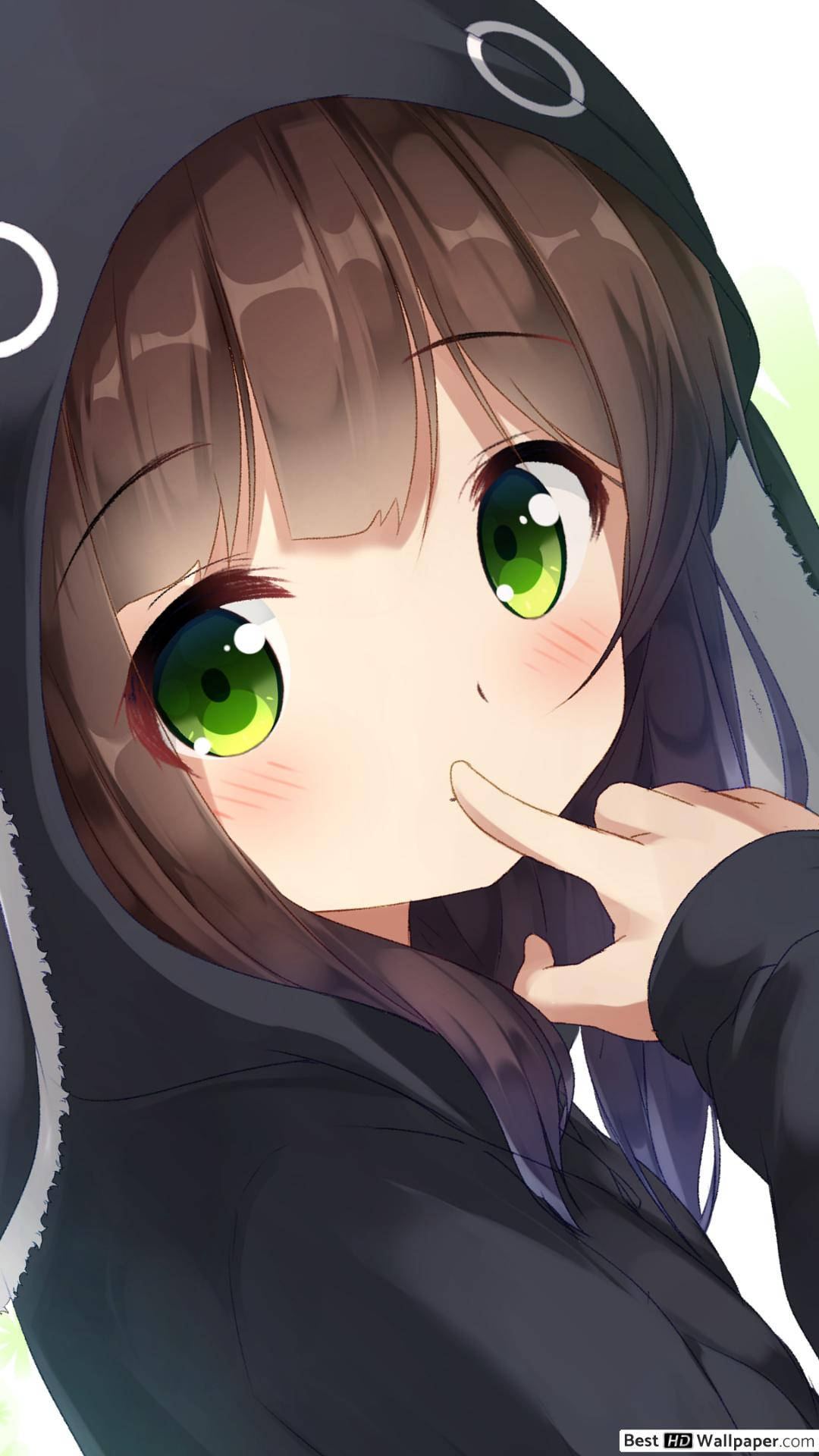 動漫女孩，擁有綠色眼睛和棕色頭髮，穿著黑色連帽衫，觸碰她的嘴唇。