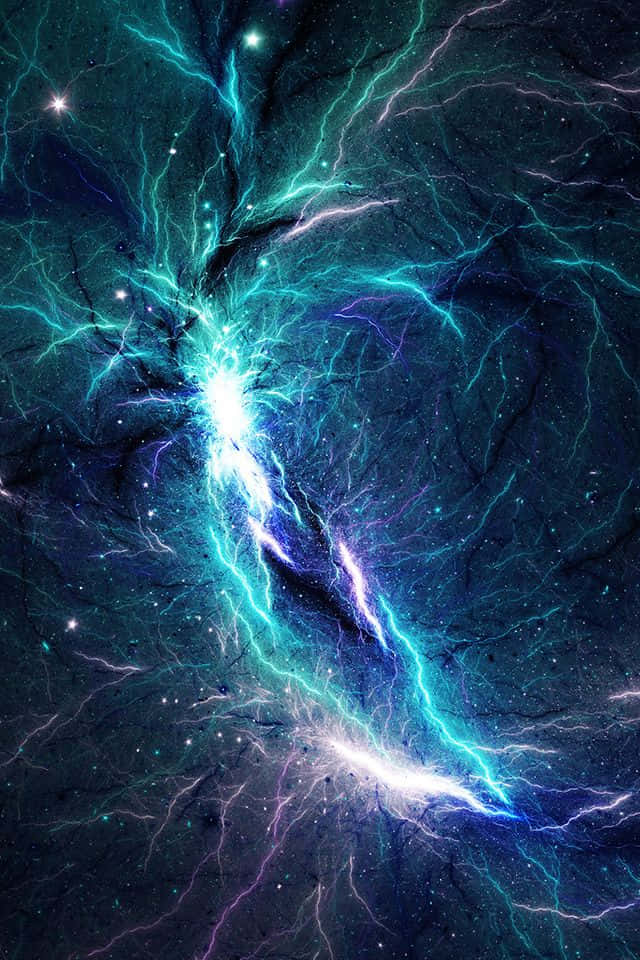 Lightning iPhone 桌布 壁紙 — 一個宇宙星雲在繁星點點的黑暗太空背景下散發出電光藍色和紫色的閃電般能量。
