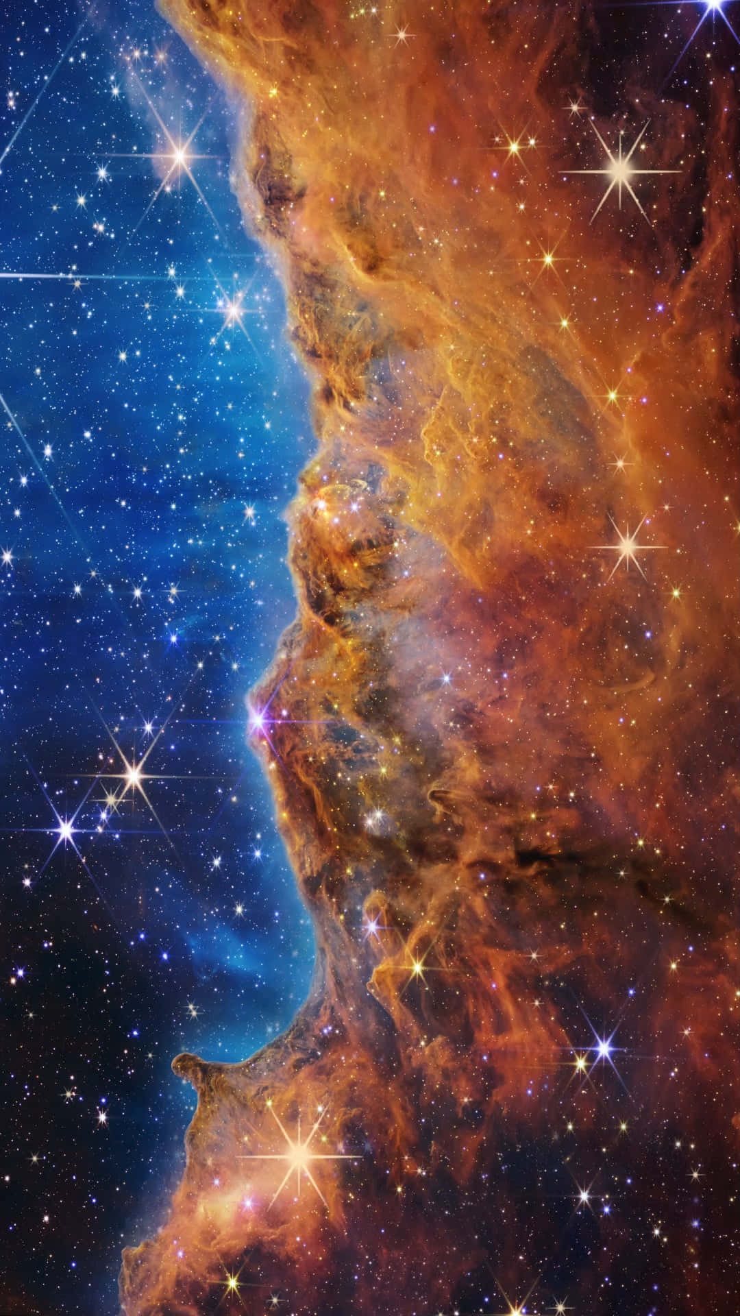 深空中鮮豔的橙色星雲和藍色星場。