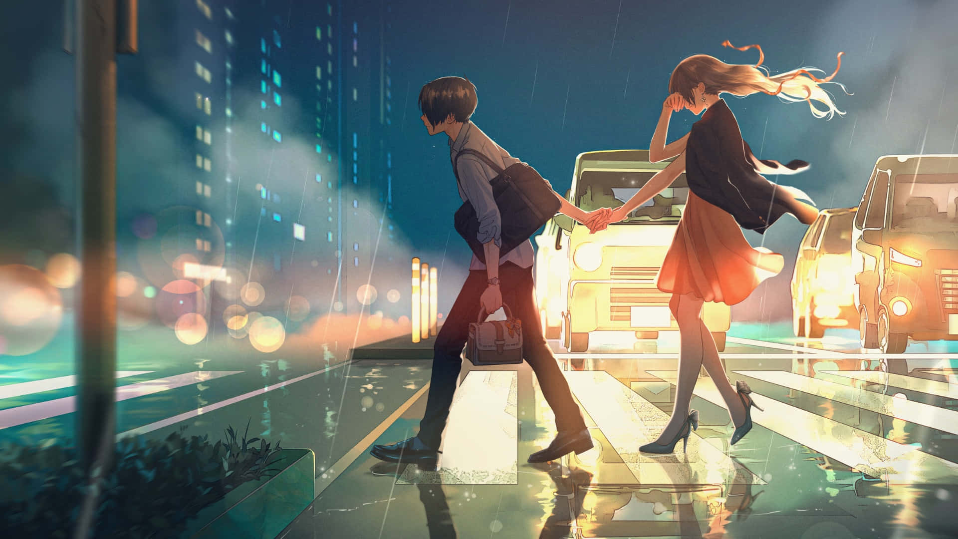  壁紙 — 一對情侶手拖手在夜晚的雨中城市街道上行走，被閃爍的車頭燈和霓虹燈照亮。