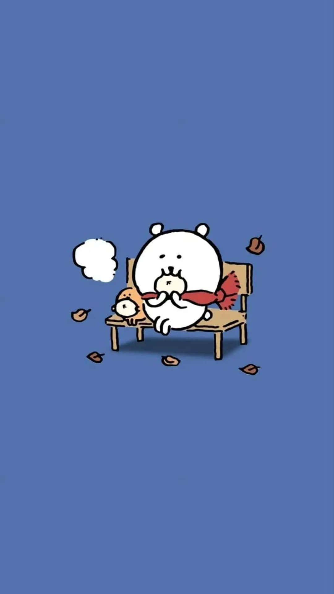  壁紙 — 一隻可愛的白熊戴著紅色圍巾坐在木長椅上，周圍是飄落的秋葉，背景是純藍色。