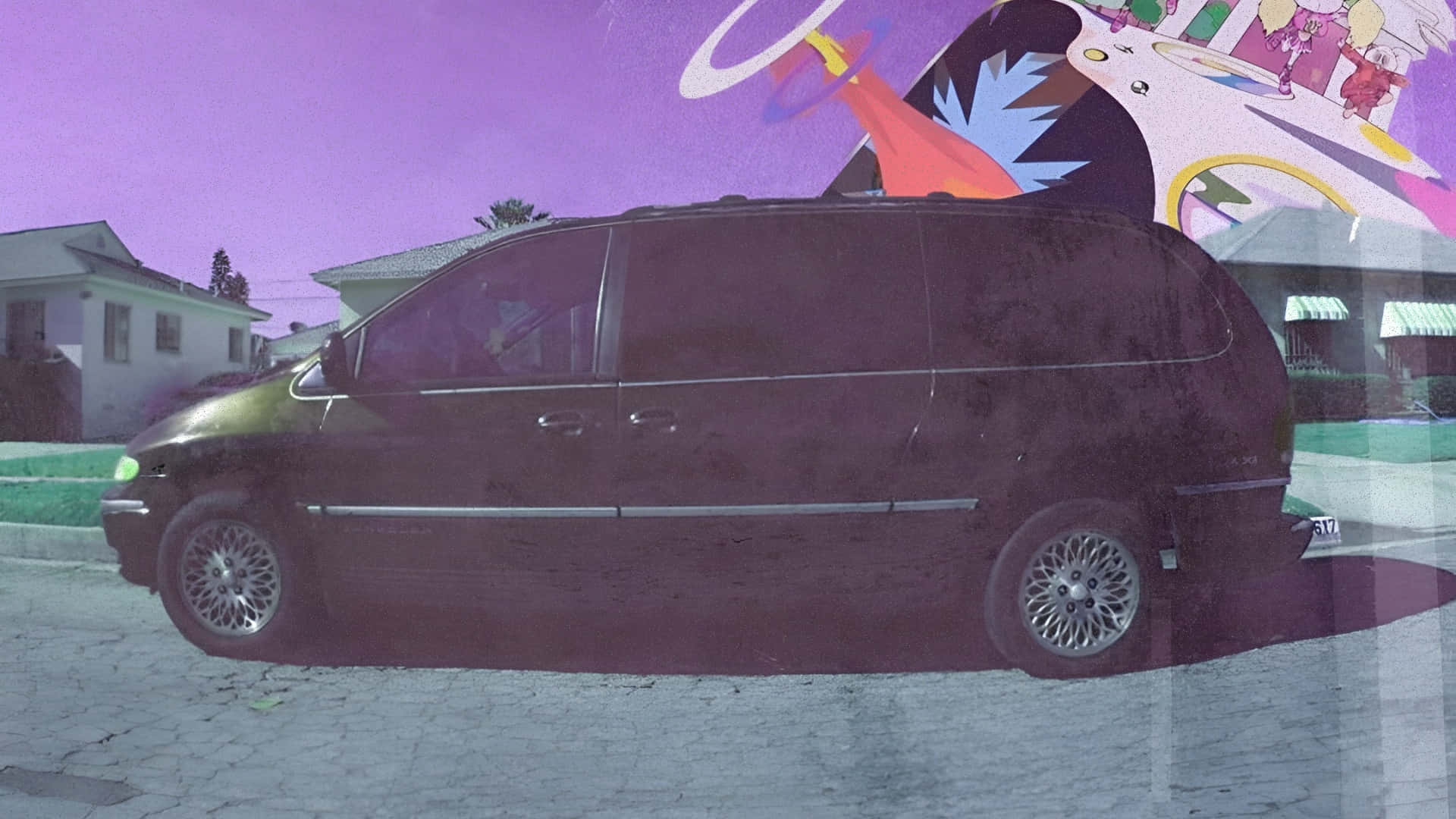  壁紙 — 一輛深色小型貨車停在一條街上，天空是超現實的紫色，上方懸浮著一個卡通飛船。