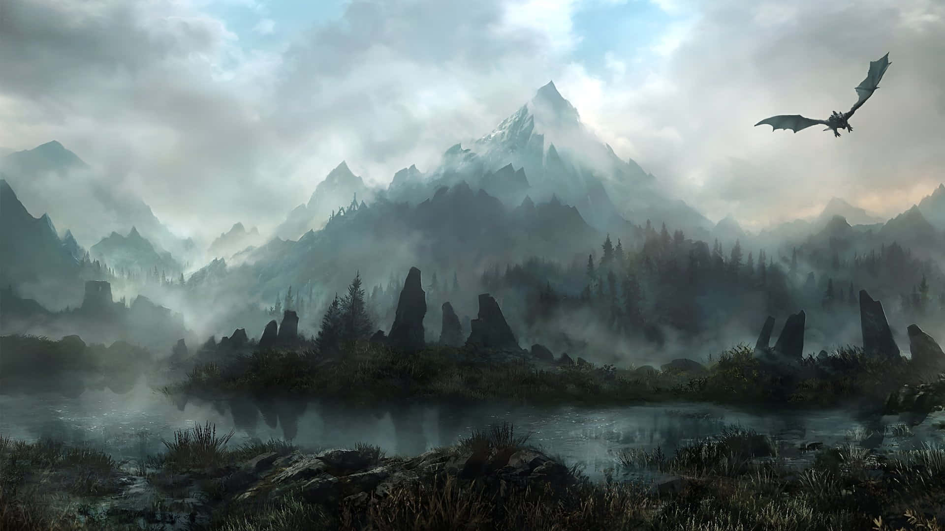  壁紙 — 一條龍在霧氣瀰漫的山湖上空翱翔，前景有雪峰和古老的石柱。
