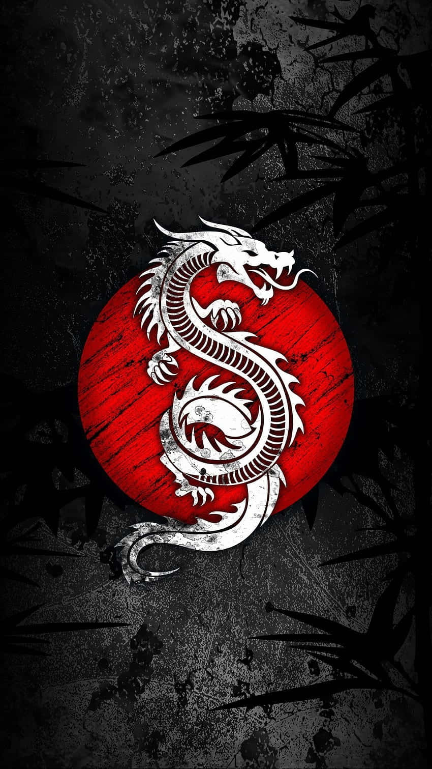  壁紙 — 一條兇猛的白龍纏繞在鮮紅色的圓圈上，背景是粗糙的黑色和竹影剪影。