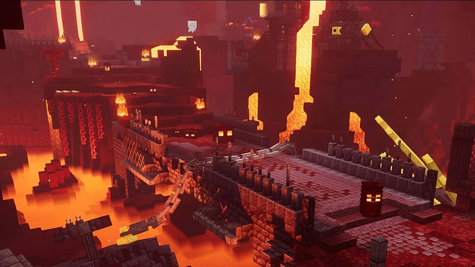  壁紙 — 一座熾熱的 Minecraft 地獄堡壘，有發光的熔岩河流和方塊狀的石頭結構，在深紅色的天空下。