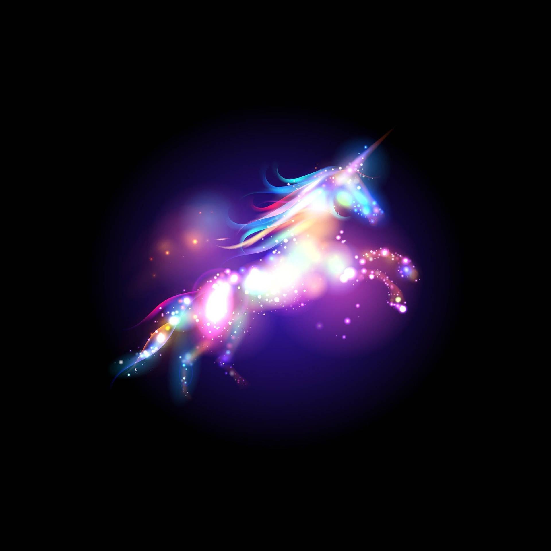 一頭由星星和光線組成的發光獨角獸劃過黑暗的宇宙背景。