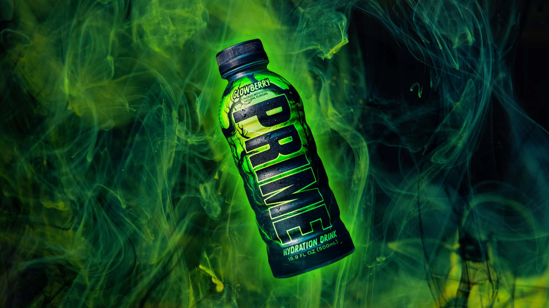  壁紙 — 一個發光的綠色Drine水合飲料瓶在黑暗背景中漂浮於旋轉的霓虹煙霧之間。