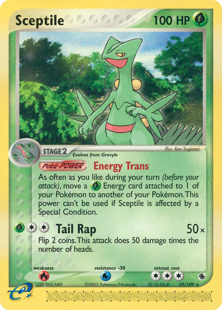 Sceptile 桌布 壁紙 — 一隻綠色的蜥蜴王寶可夢自豪地站在茂密的森林中，周圍有鮮豔的樹葉和清澈的藍天。