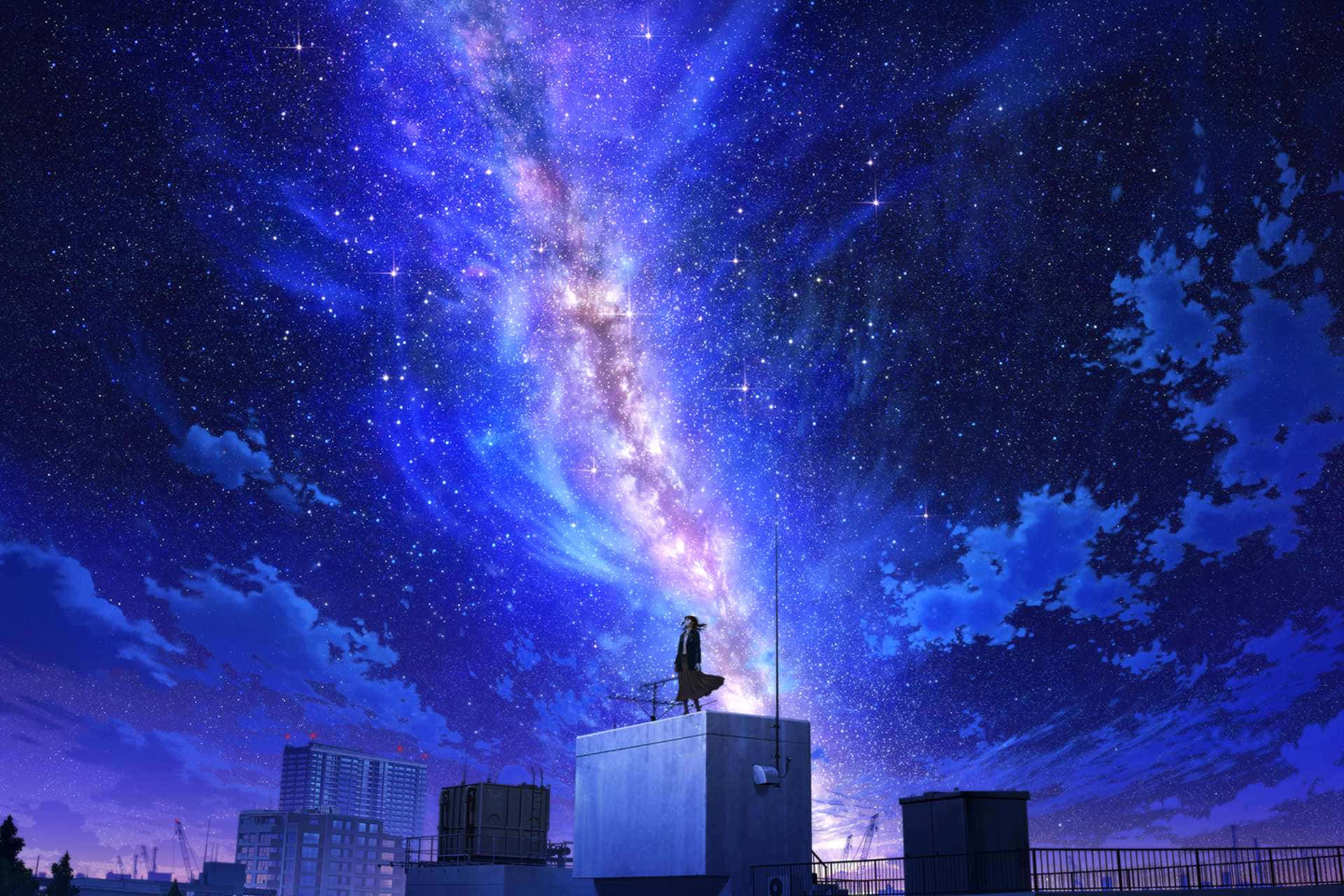  壁紙 — 一個孤獨的身影站在屋頂上，凝視著在繁星點點的夜空下，城市天際線上方旋轉的鮮豔紫色和藍色星系。