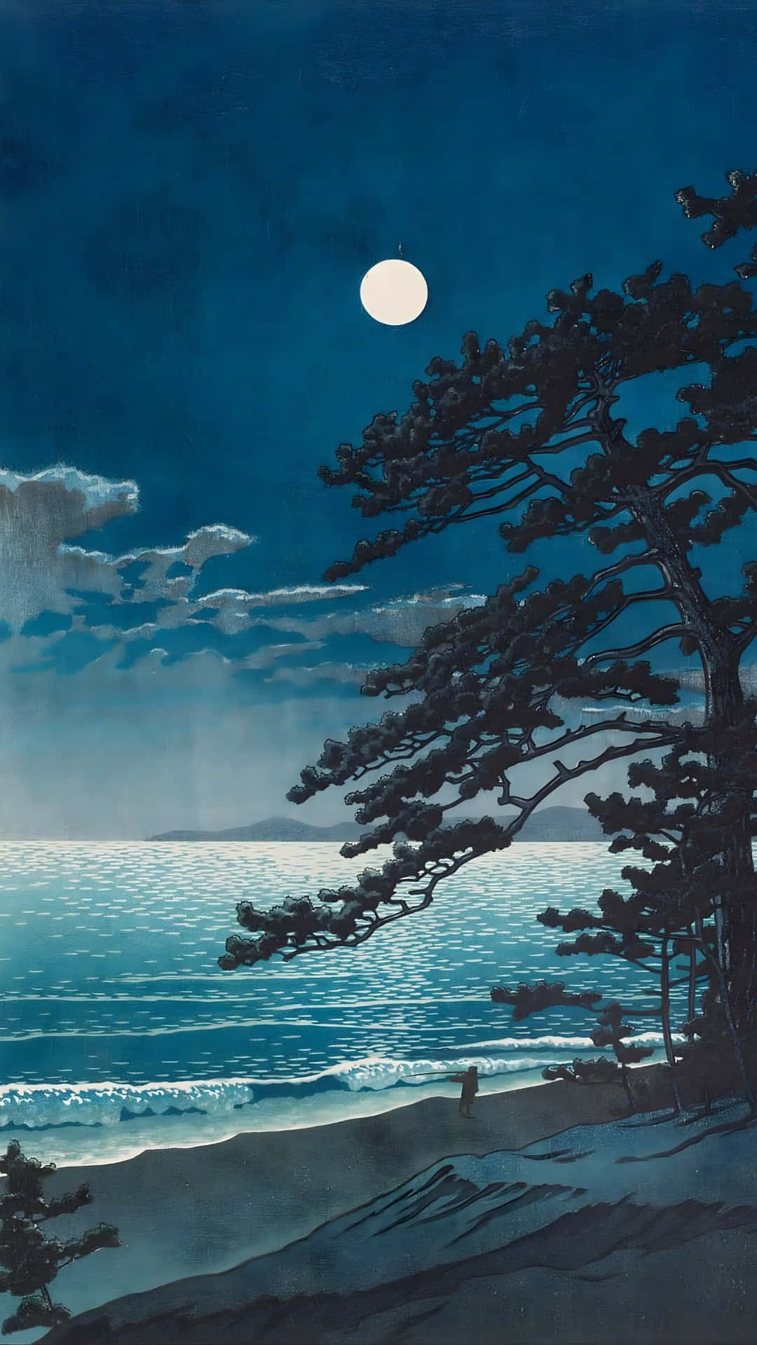  壁紙 — 一個孤獨的身影站在月光照耀的海灘上，聳立的松樹下，海浪在深藍色的天空下拍打著海岸。