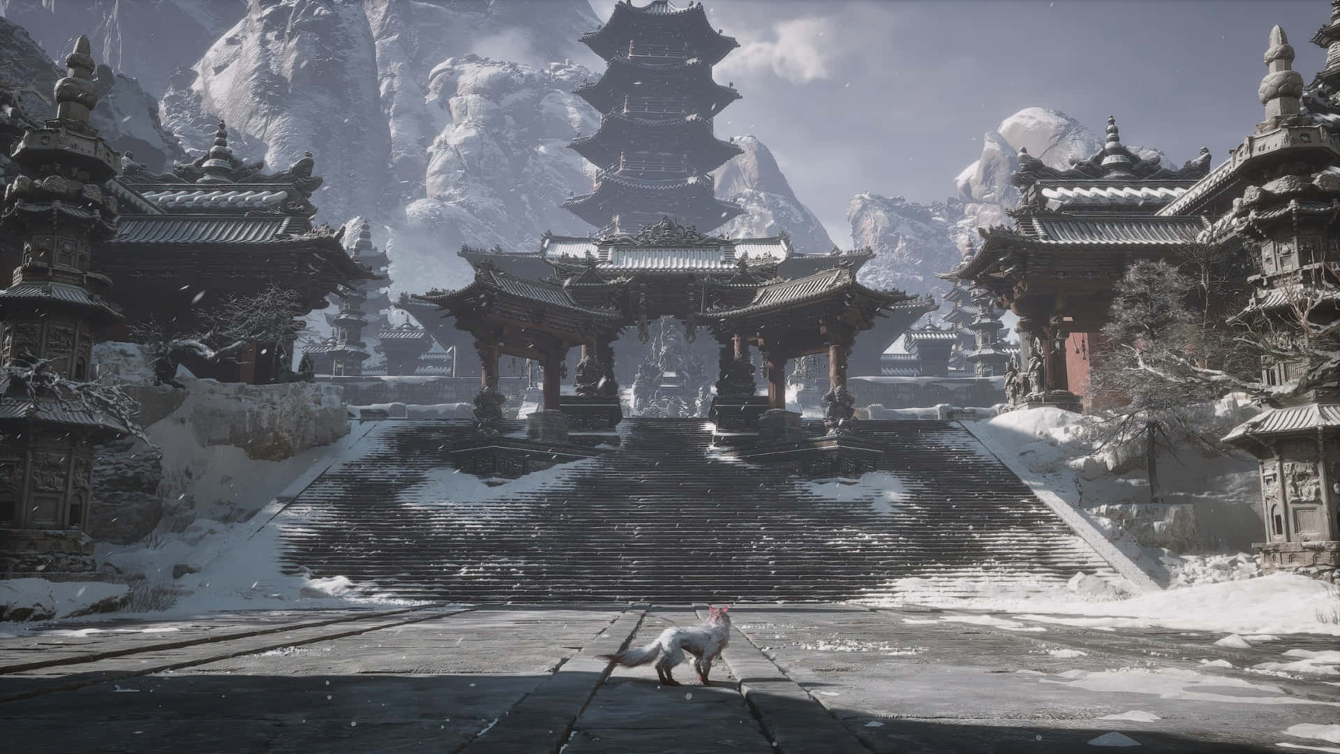  壁紙 — 一隻孤獨的狐狸走過灑滿白雪的石階，通往坐落在雪山中的宏偉傳統寺廟。
