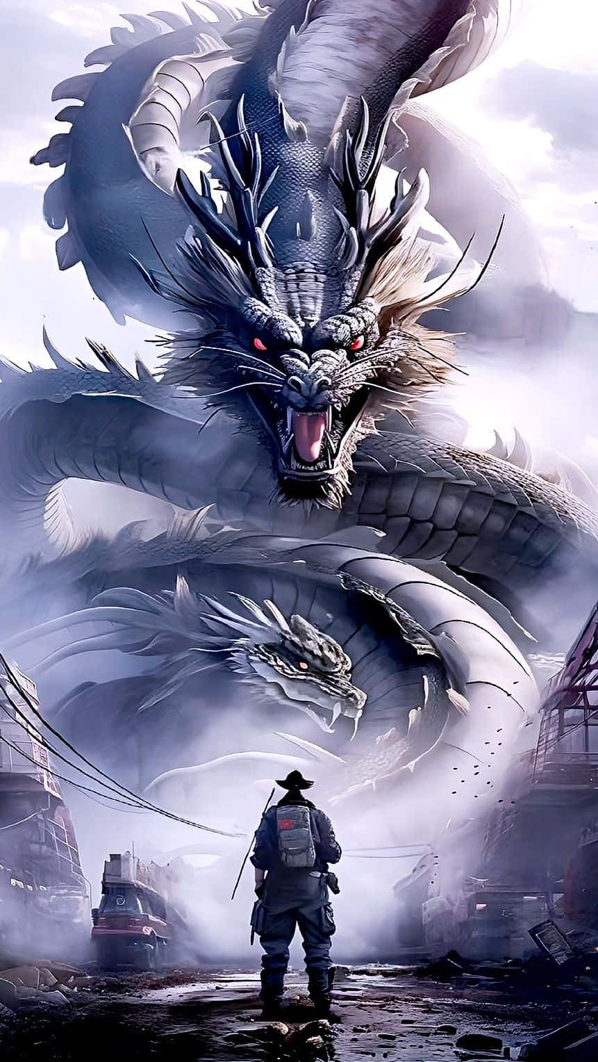  壁紙 — 一個戴帽子的孤獨戰士站在一隻擁有發光紅眼的巨大銀龍面前，周圍是廢墟城市景觀。