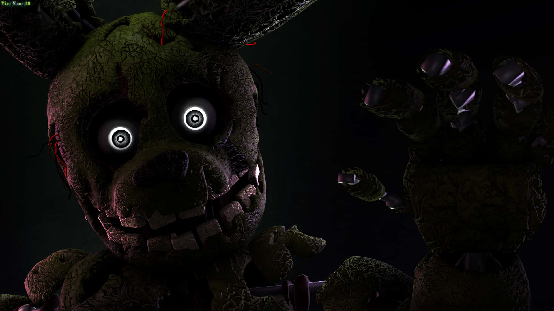 窺探《Five Nights at Freddy's》令人毛骨悚然的世界。 壁紙 — 一隻帶有發光眼睛和破爛布料的威脅性電子動畫兔子在黑暗詭異的環境中向前撲出。