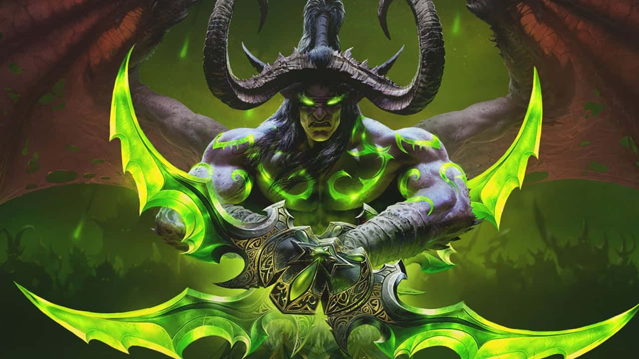  壁紙 — 一個令人畏懼的綠色皮膚惡魔，擁有發光的眼睛和彎曲的角，在黑暗洞穴般的背景下揮舞著華麗的刀刃。