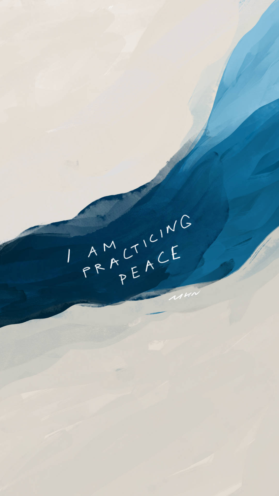 藍色和米色的抽象藝術品，以白色寫有「I AM PRACTICING PEACE」字句。