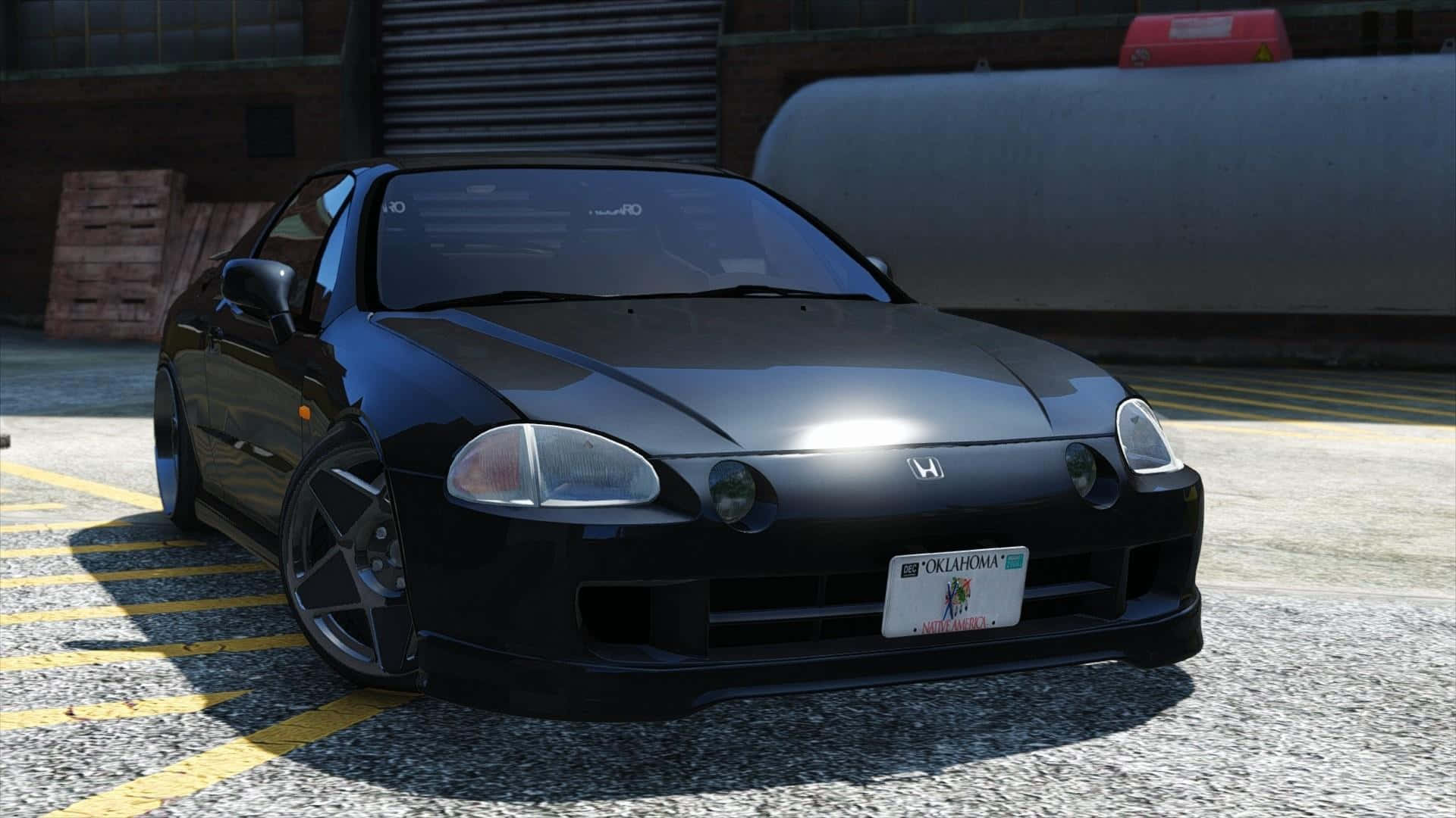 Honda Civic Del Sol 桌布 壁紙 — 一輛時尚的黑色本田跑車停放在粗糙的工業用地，在明亮的日光下。