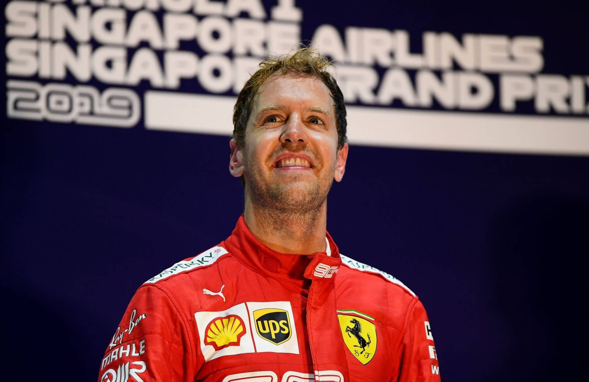 法拉利F1車手在2019年新加坡新聞發布會上微笑。