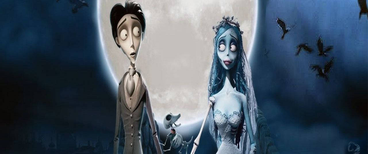屍 Bride 維克多與艾米莉 壁紙 — 一對詭異的動畫情侶站在滿月下，蝙蝠在他們周圍飛舞的黑暗夜景。