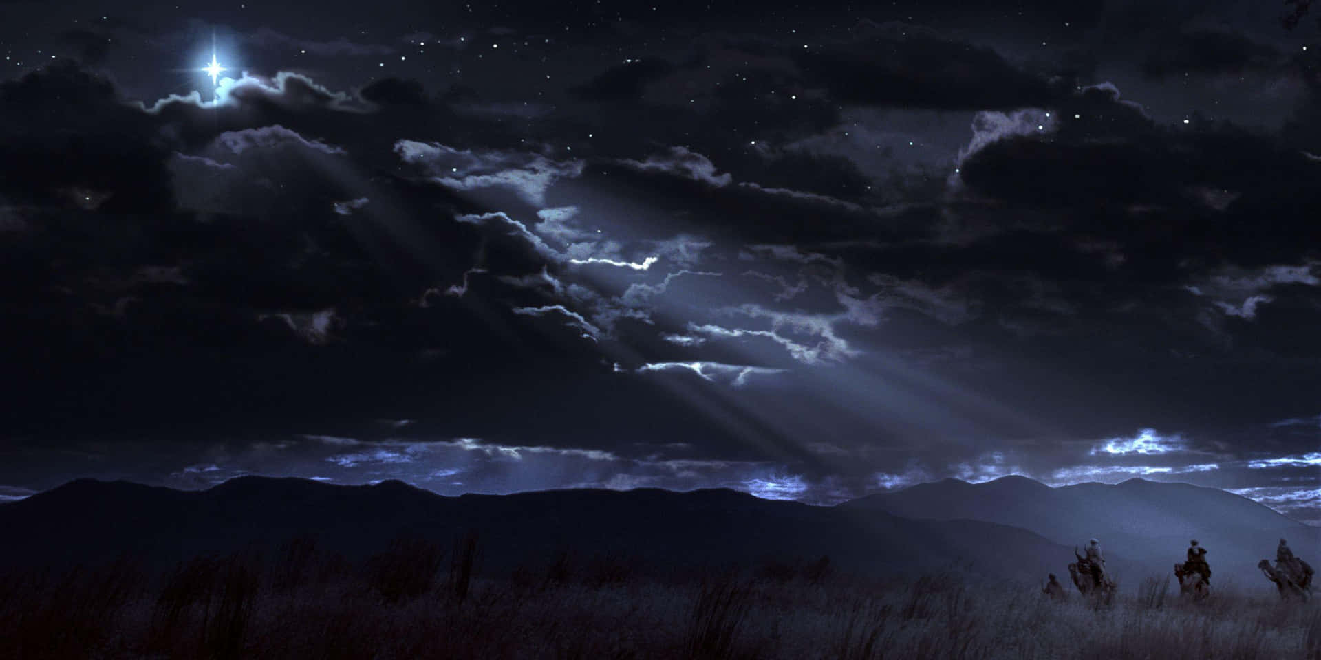  壁紙 — 星光燦爛的夜空，光芒穿透黑暗雲層，照耀在剪影山脈和遠處騎手之上。