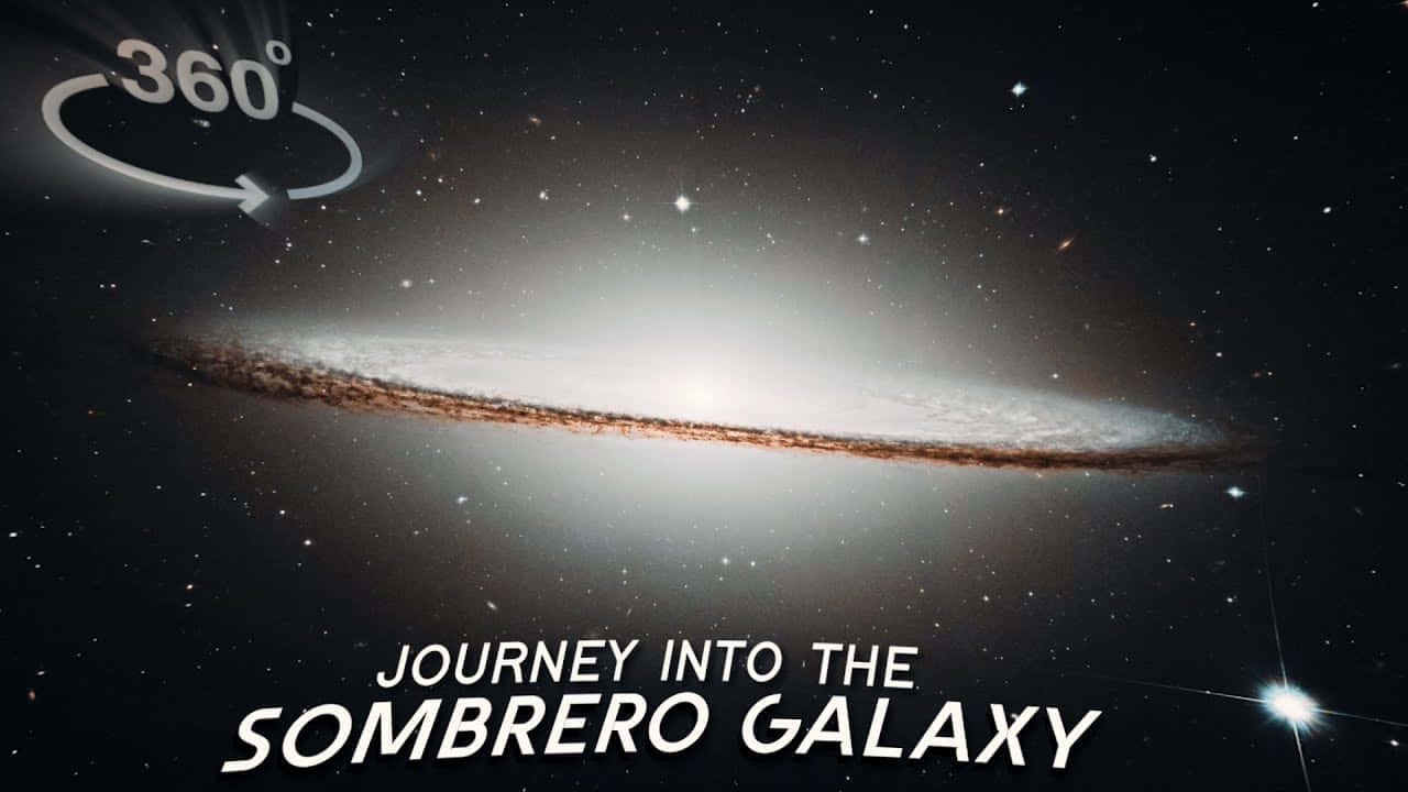 壁紙 — 令人驚嘆的360度視角，草帽星系在繁星點點的宇宙背景下散發出明亮的白色和橙色色調。