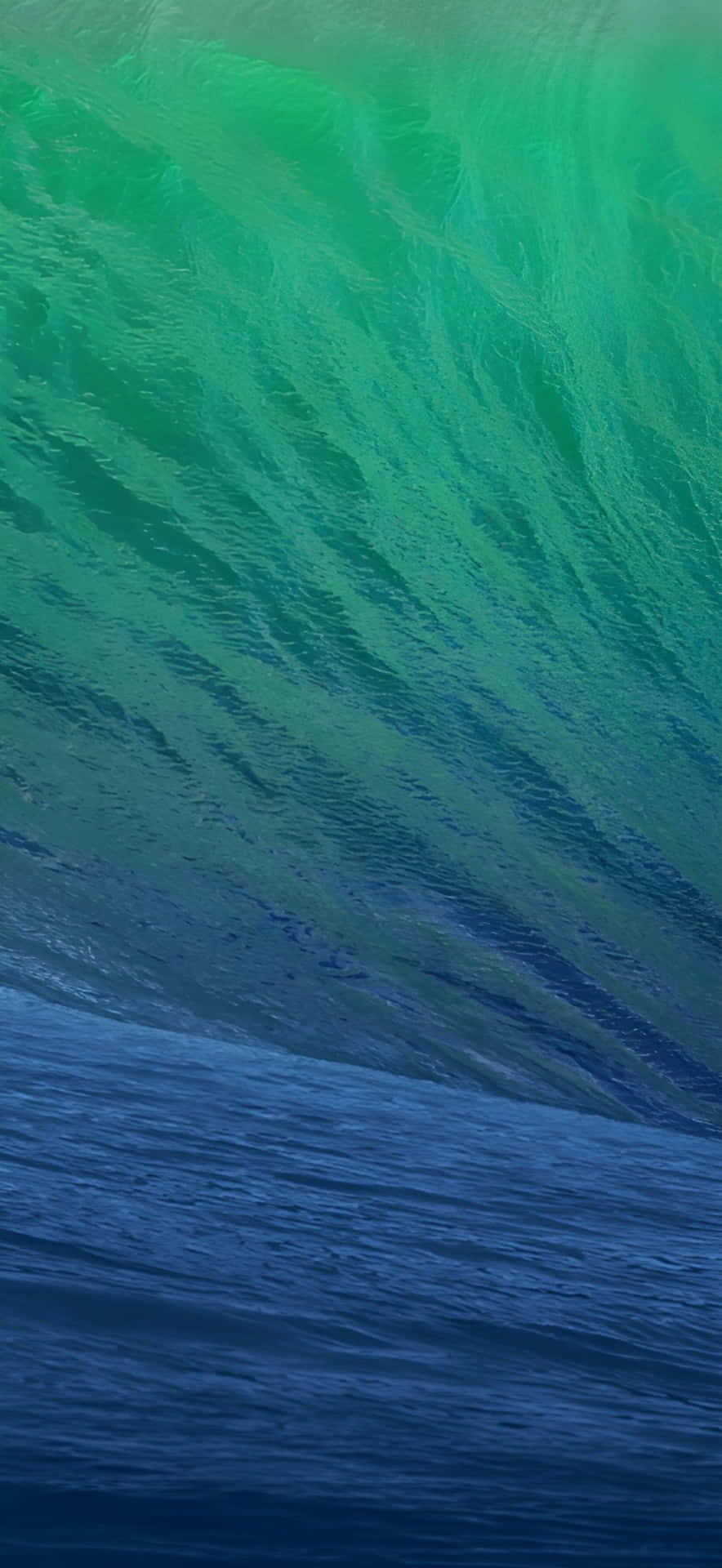  壁紙 — 一道高聳的翠綠色海浪在深藍色海水上方捲曲，形成戲劇性的特寫。