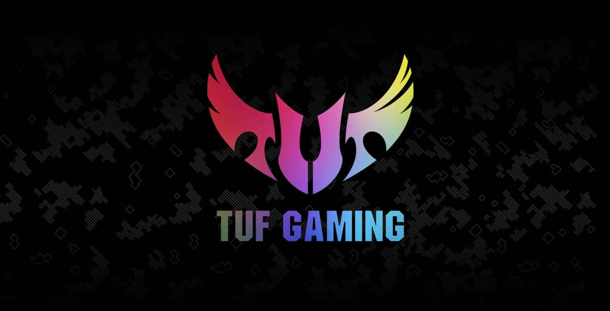  壁紙 — 一個色彩鮮豔的彩虹色TUF Gaming標誌，帶有翼狀形狀，背景為深色數位像素化背景。